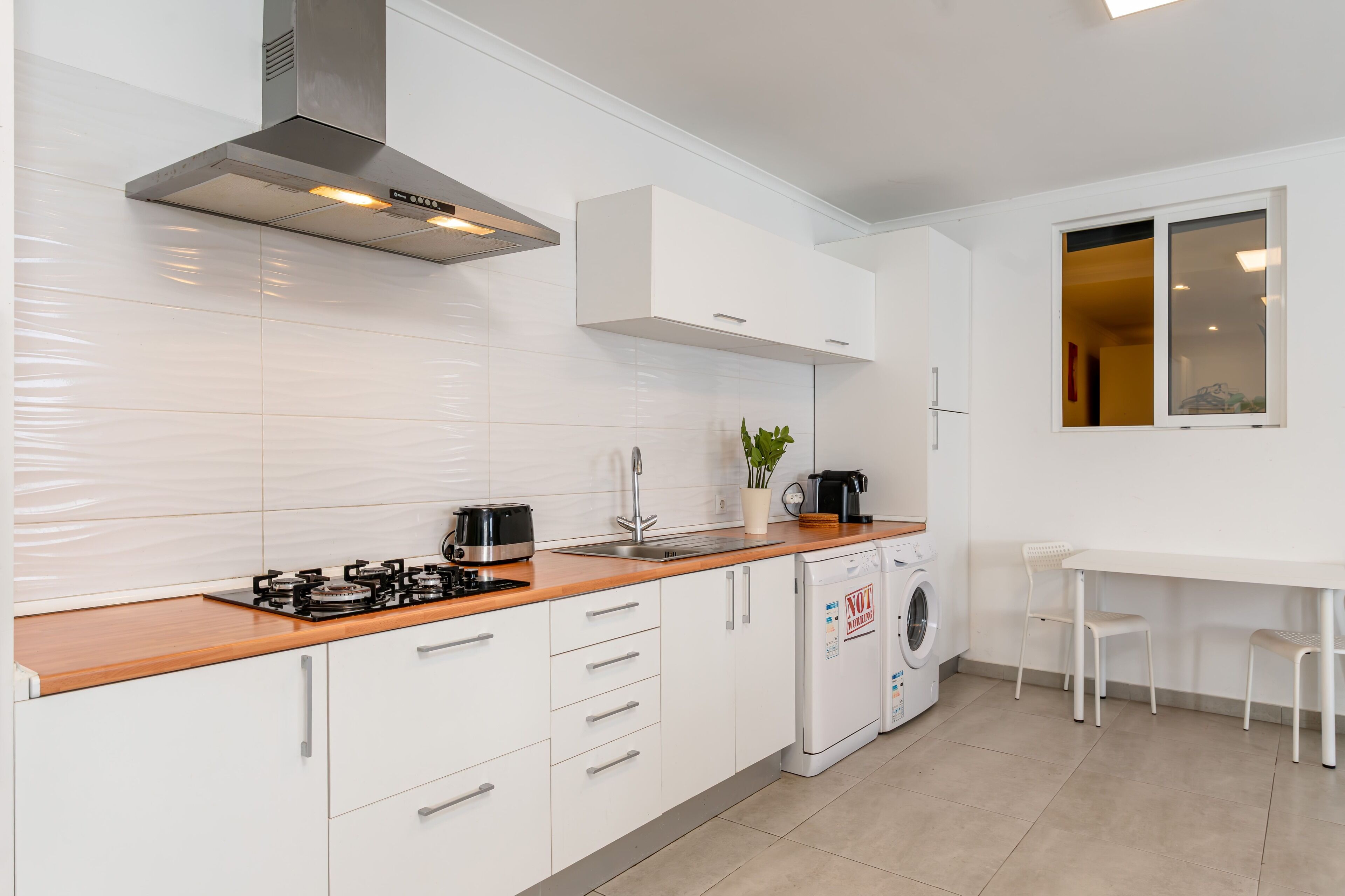 Caparica Poshtel, An Luxury Hostel