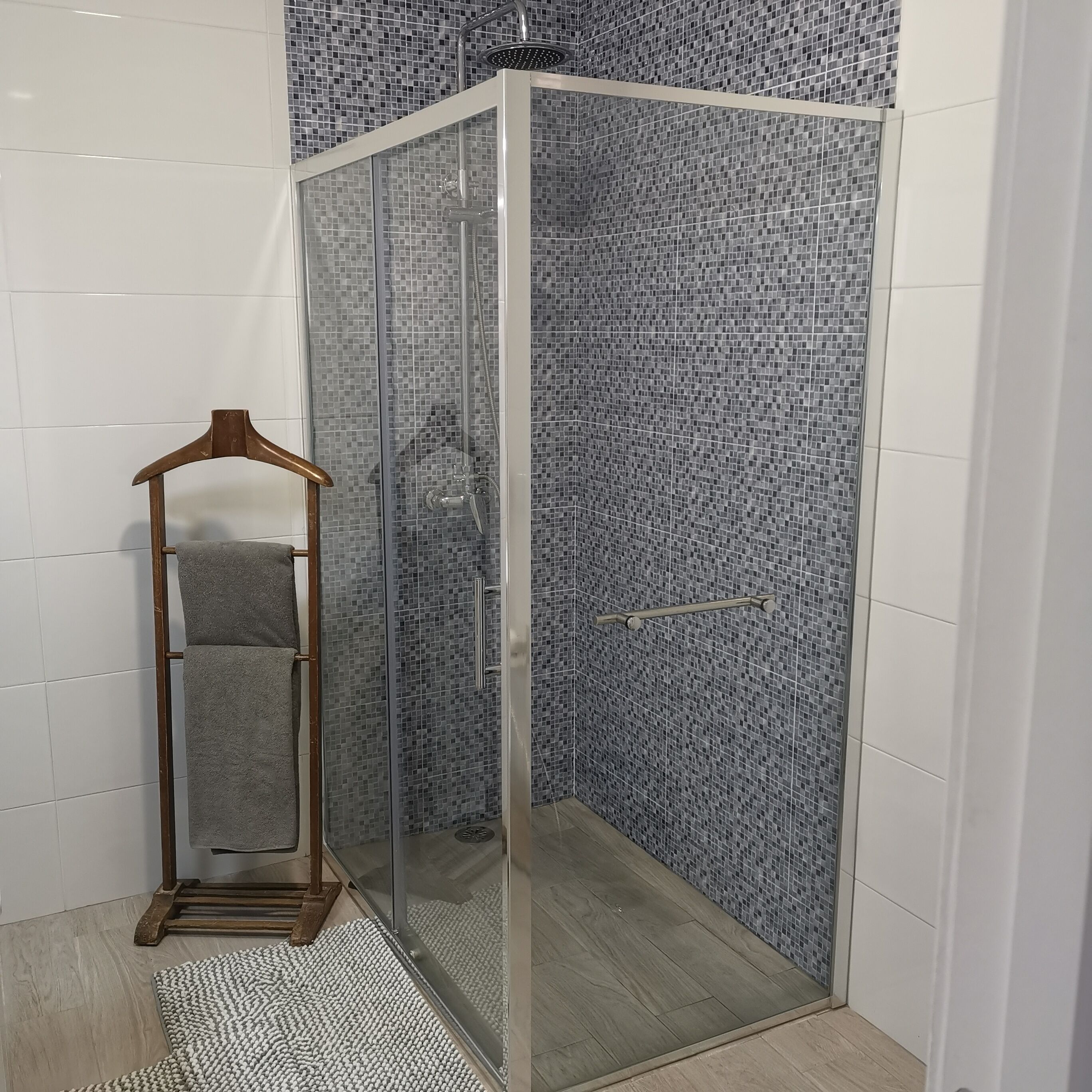 Caparica Poshtel, An Luxury Hostel