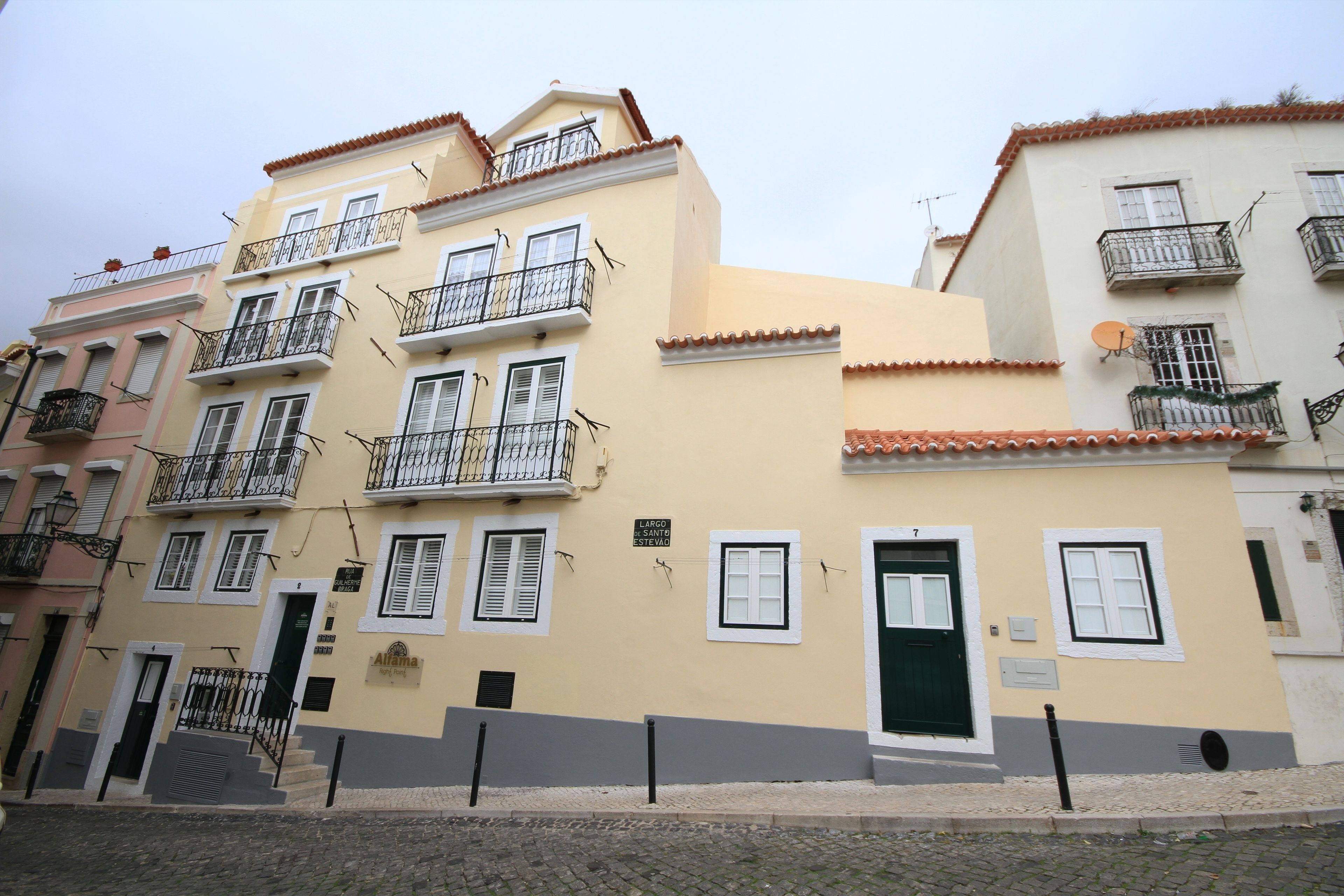Alfama Right Point