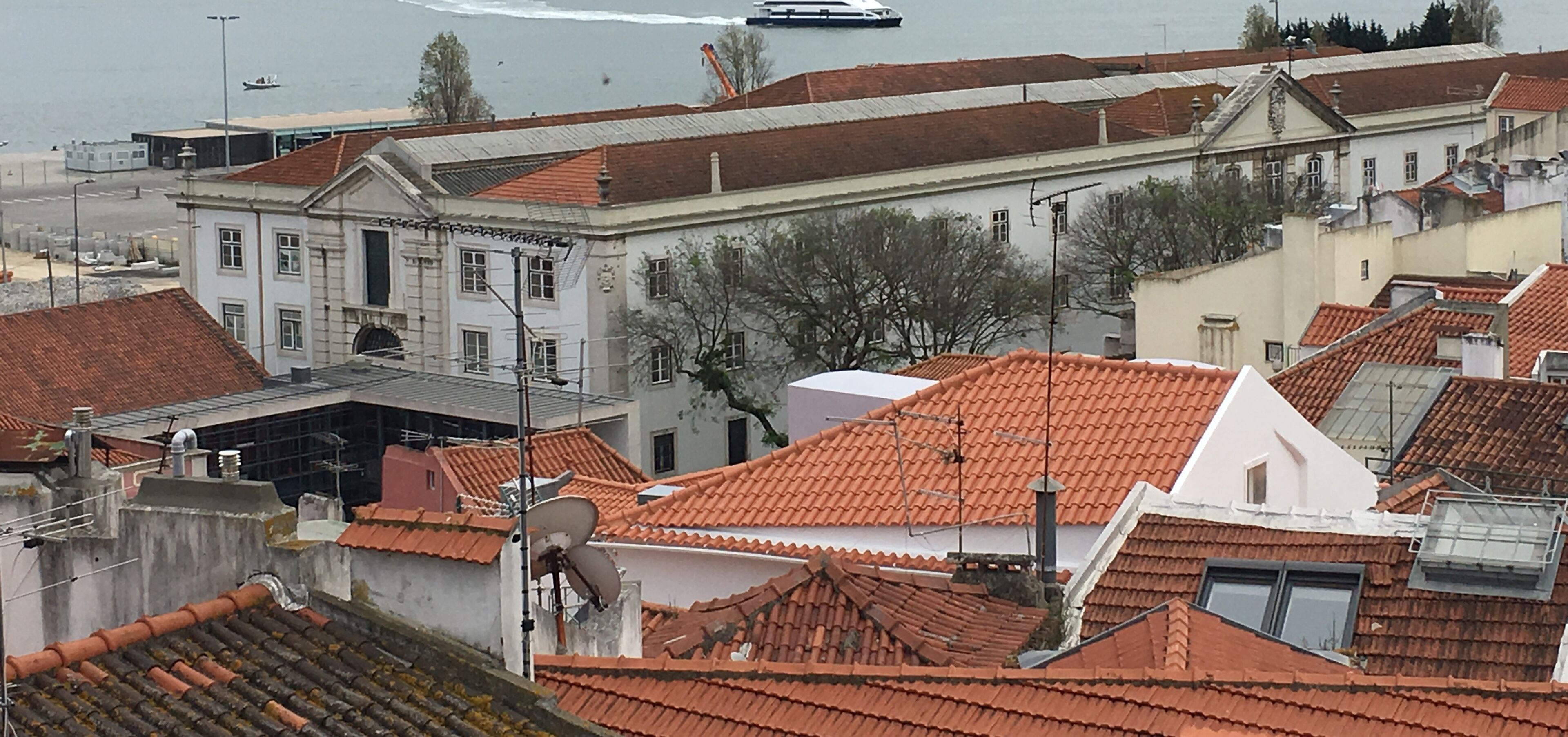 Alfama Right Point