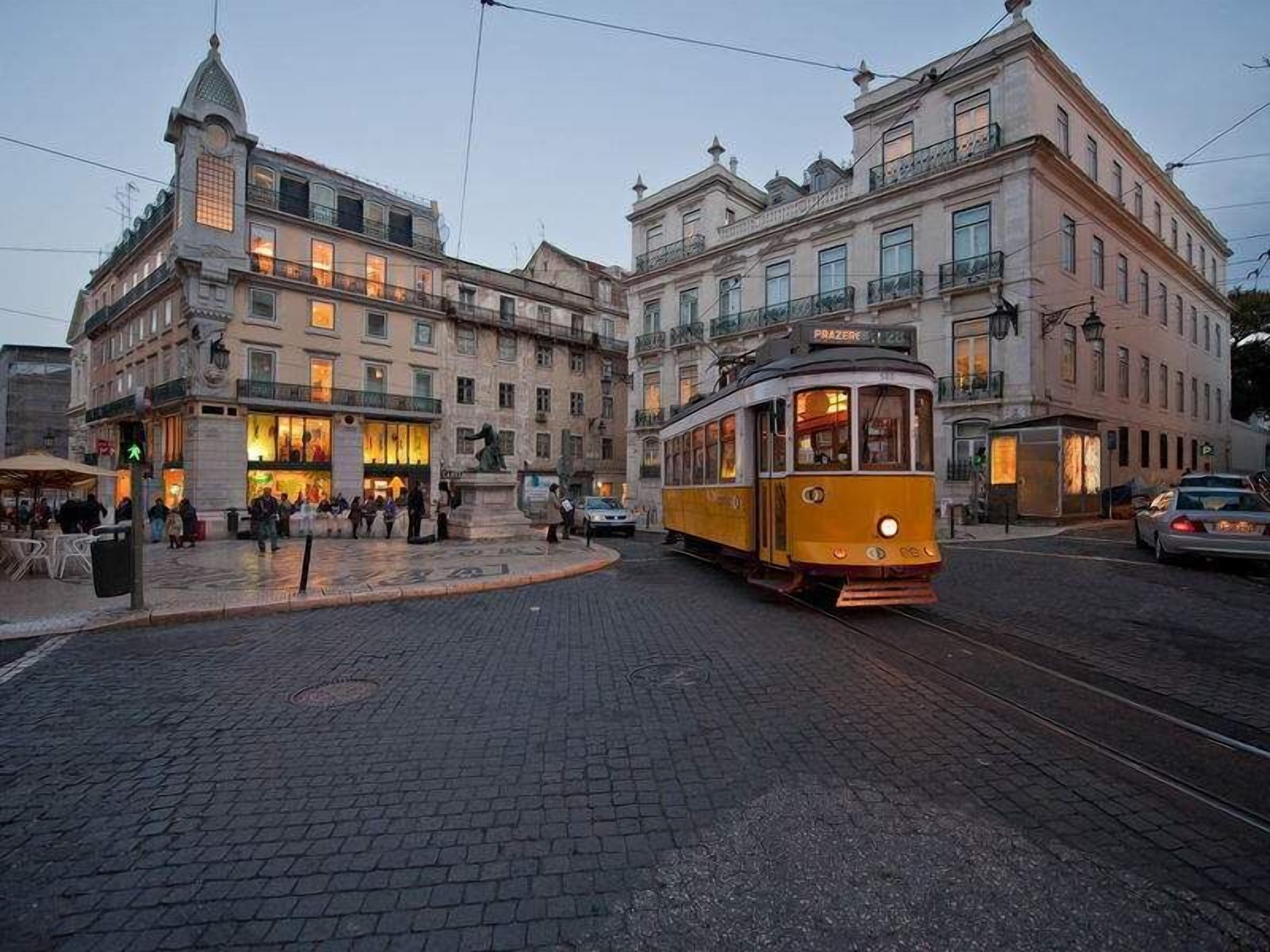 Alfama Right Point