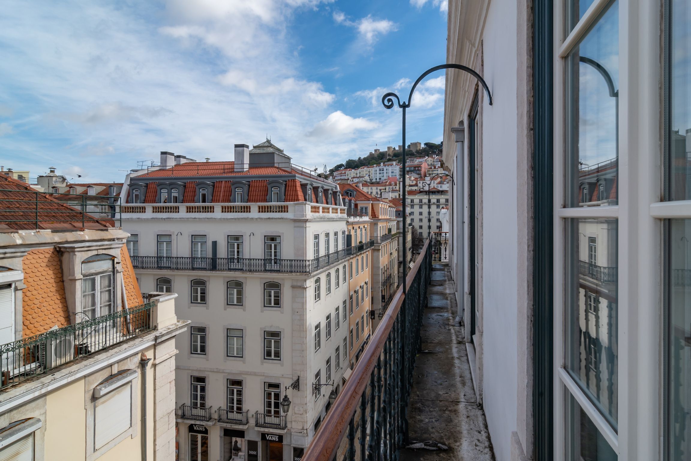 Ando Living Townhouse - Santa Justa 77