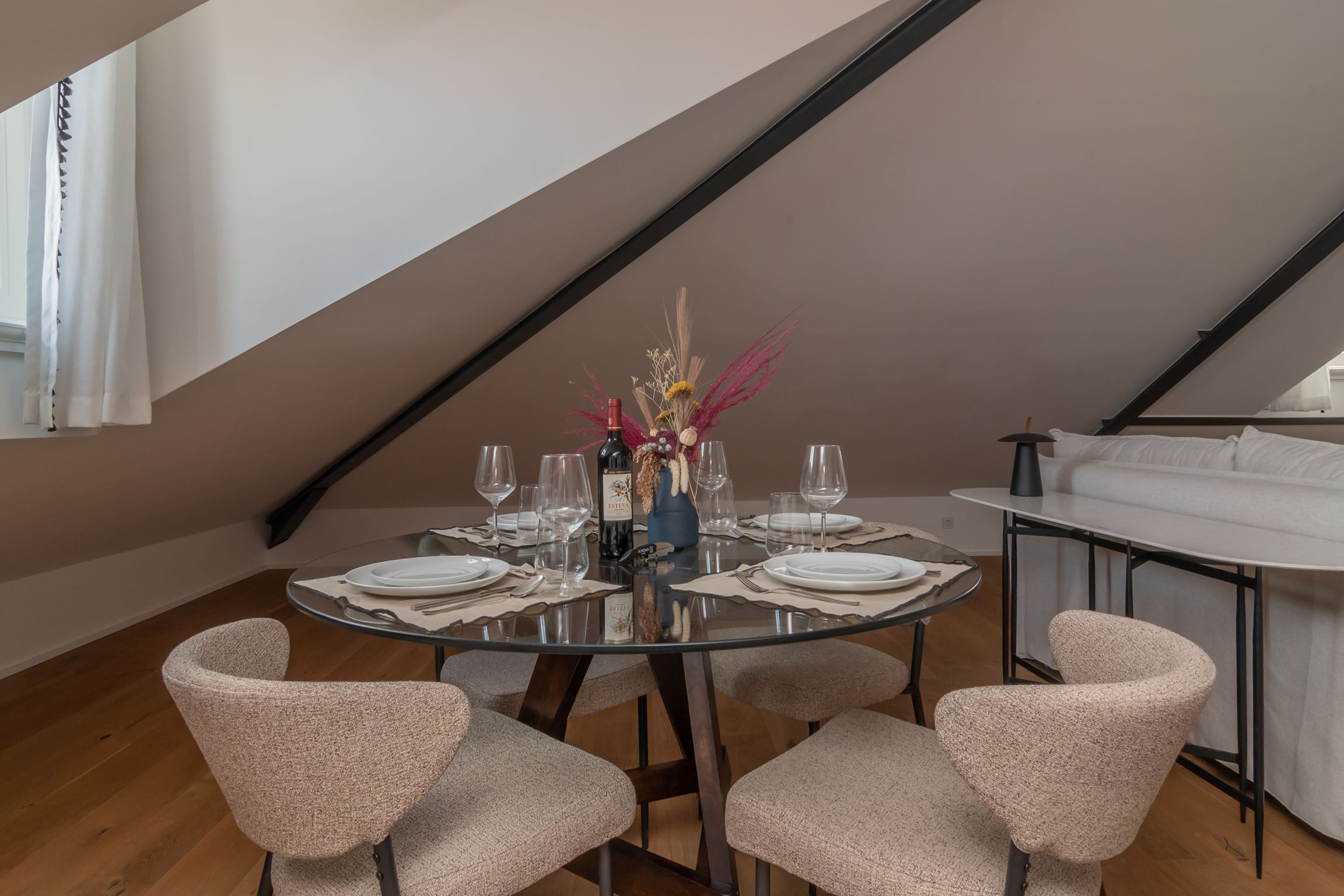 Ando Living Townhouse - Santa Justa 77