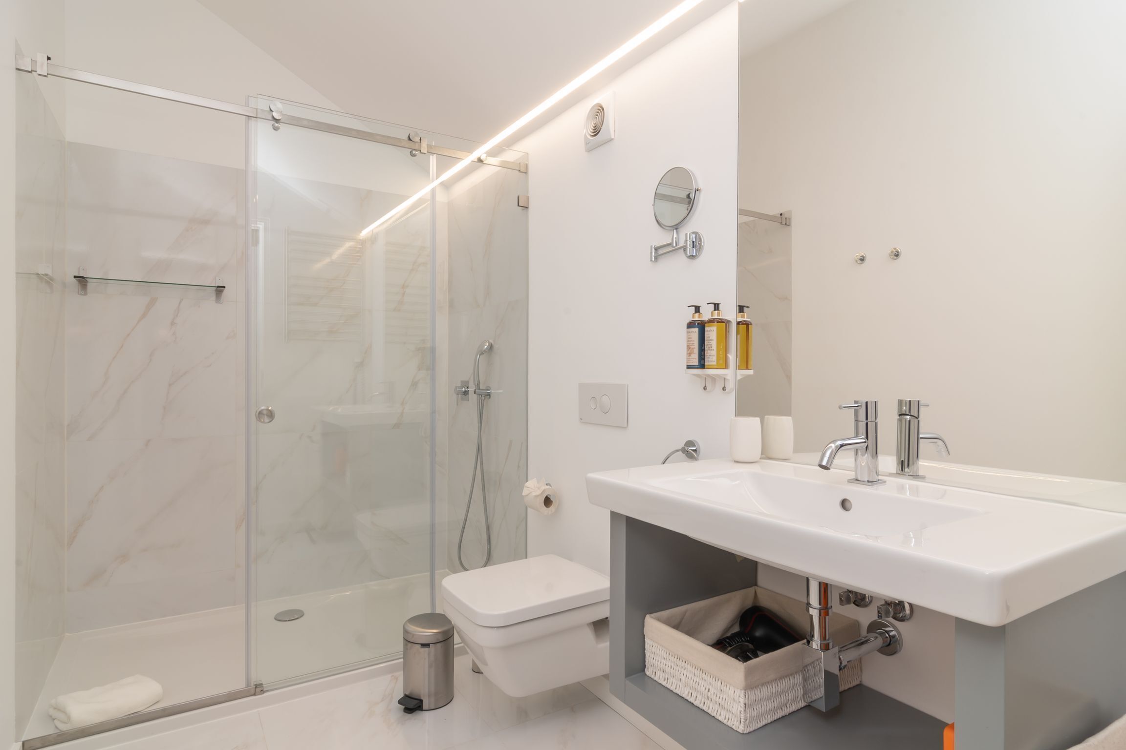 Ando Living Townhouse - Santa Justa 77