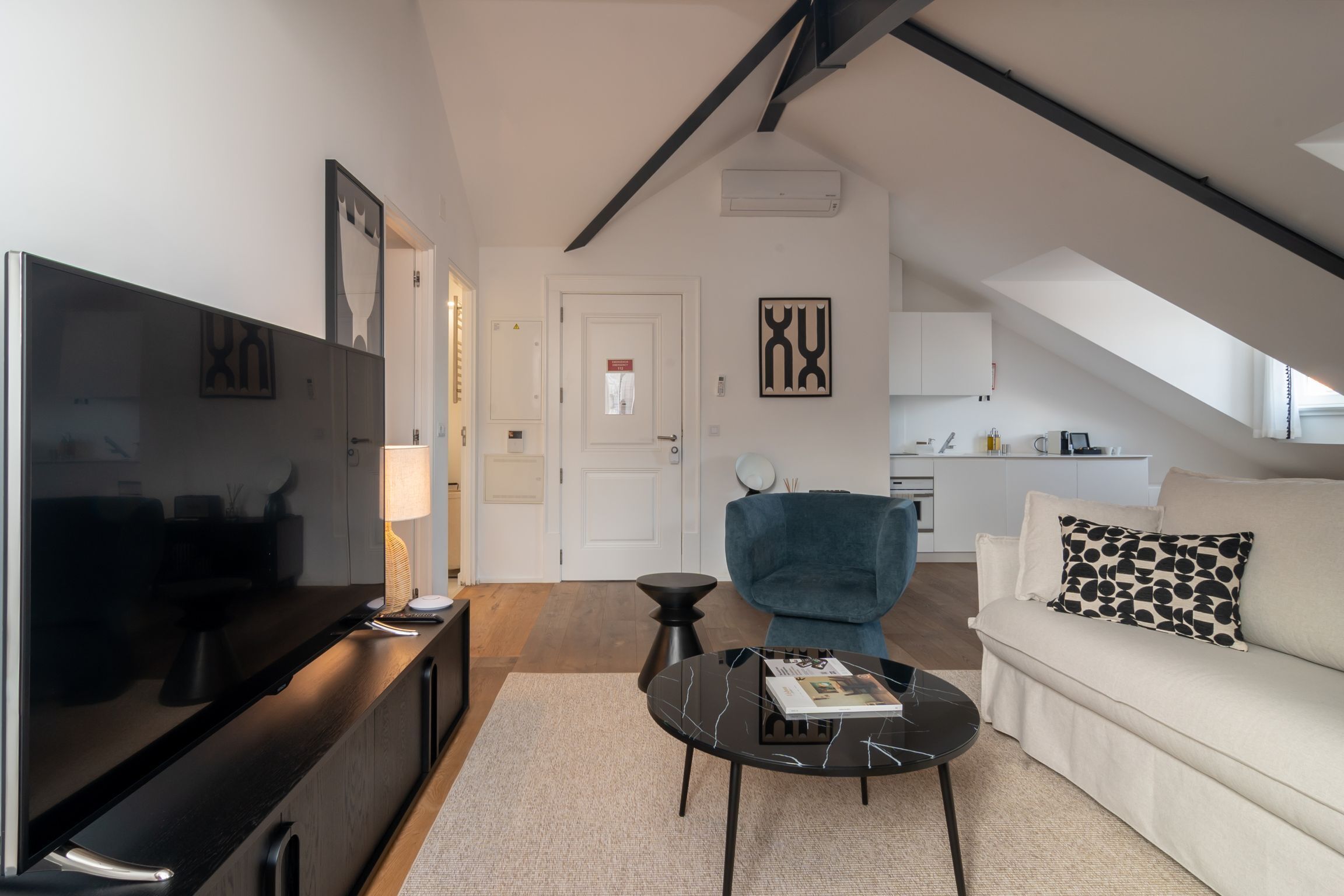 Ando Living Townhouse - Santa Justa 77