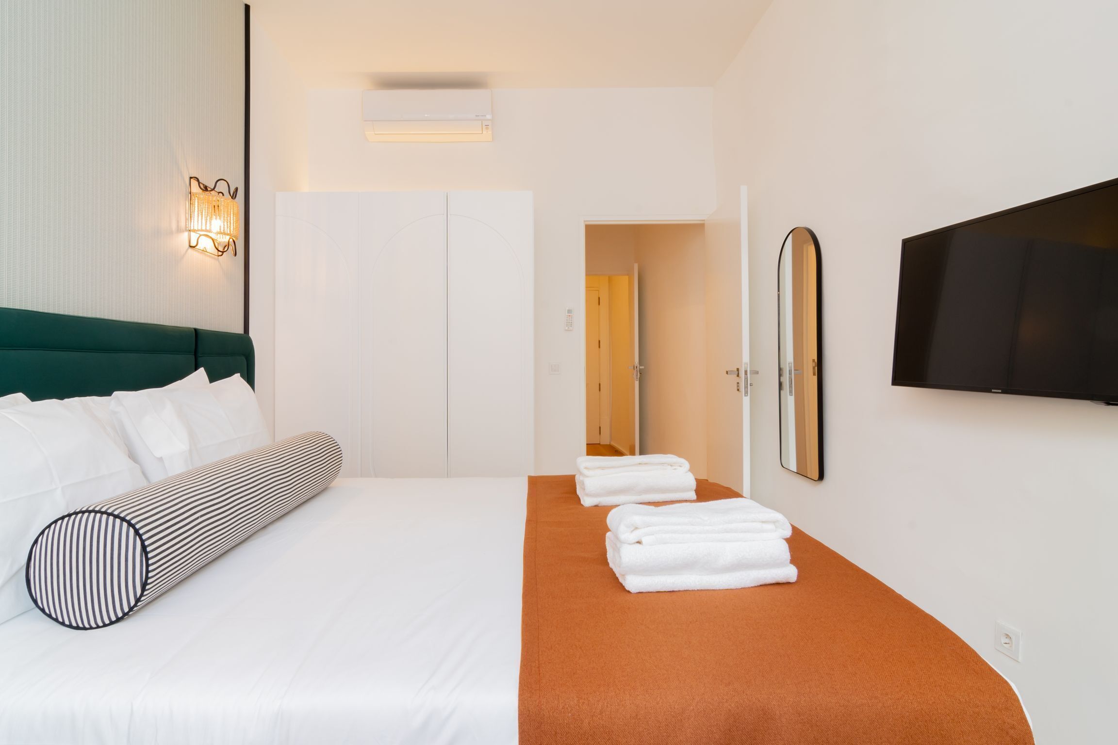 Ando Living Townhouse - Santa Justa 77
