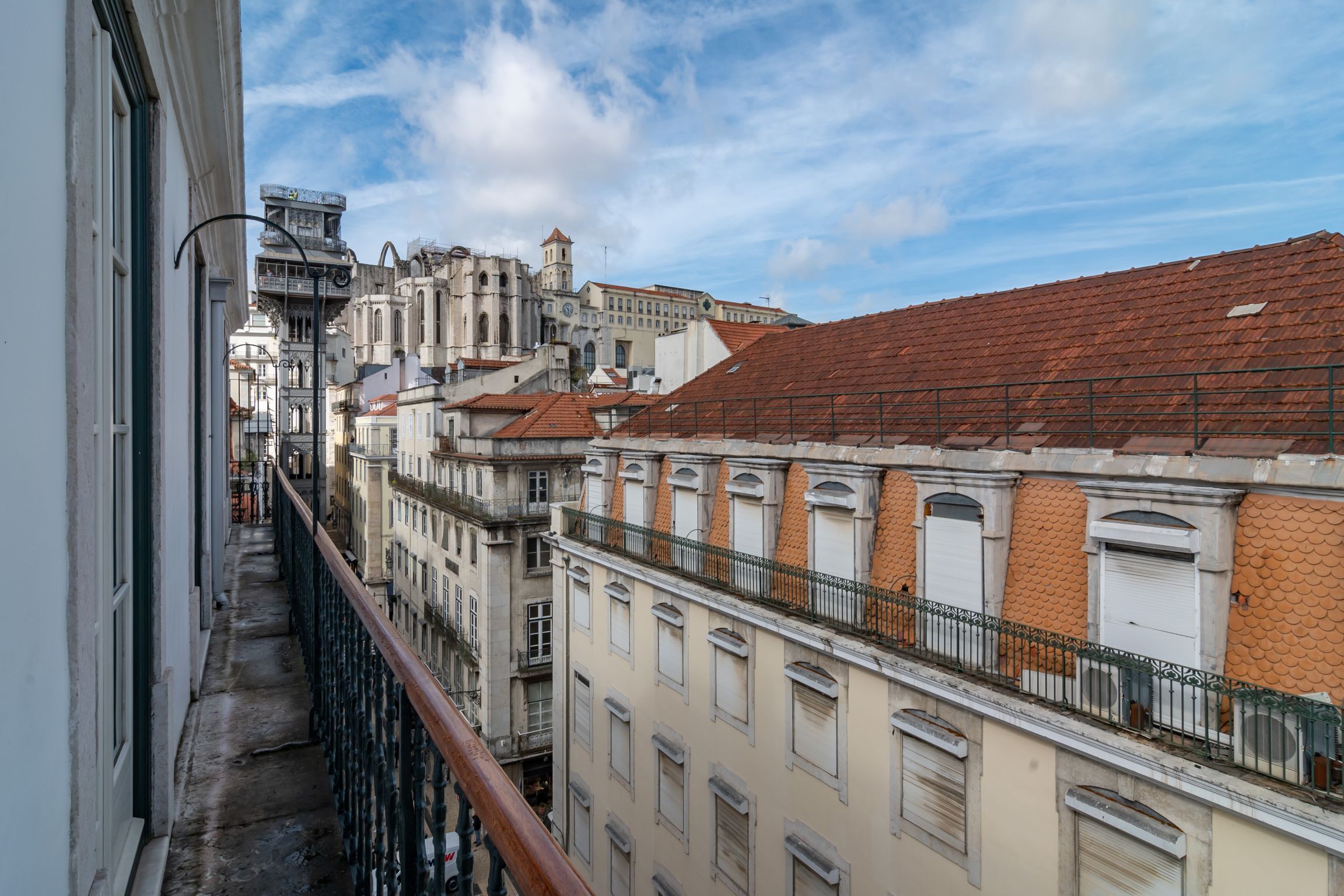 Ando Living Townhouse - Santa Justa 77