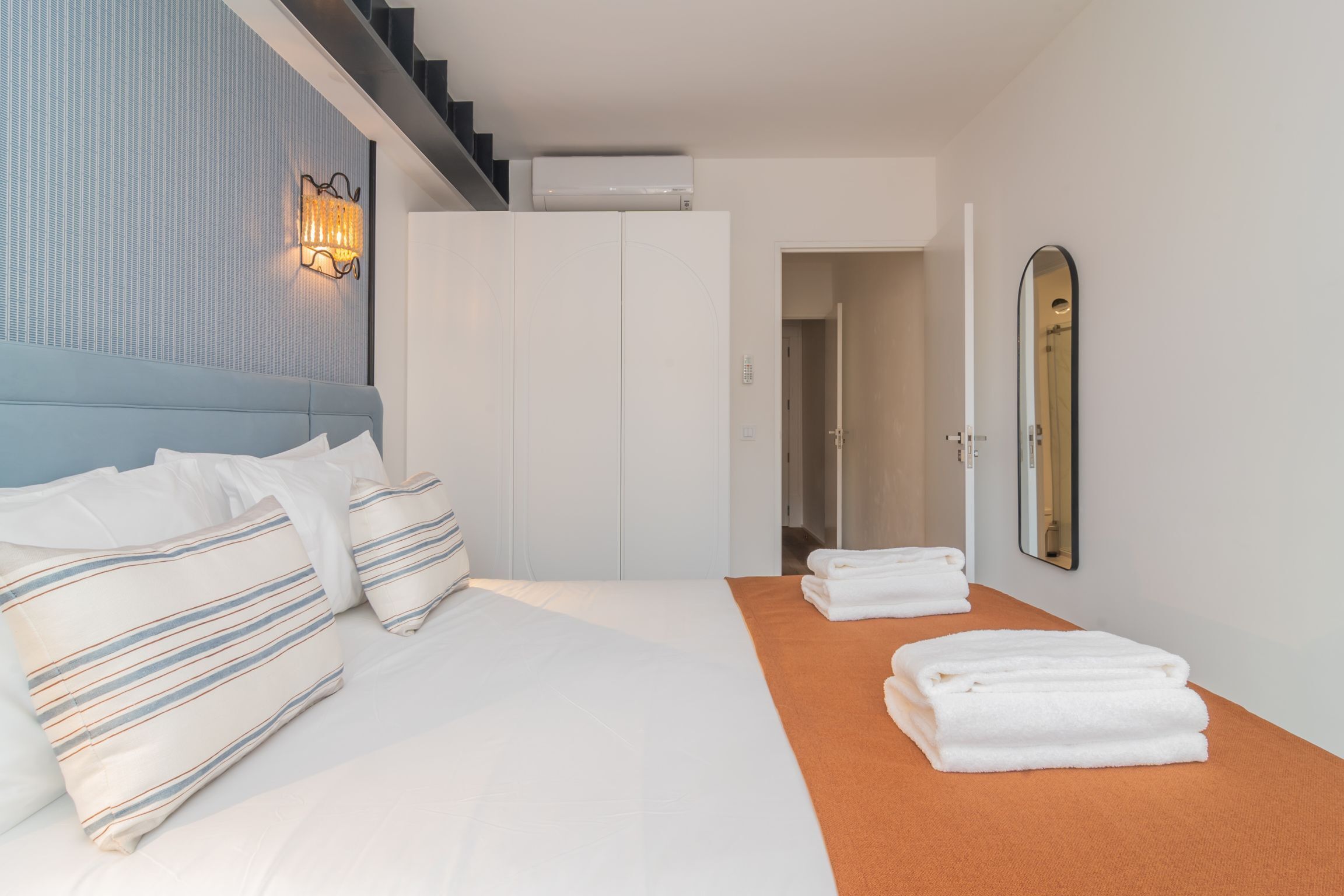 Ando Living Townhouse - Santa Justa 77
