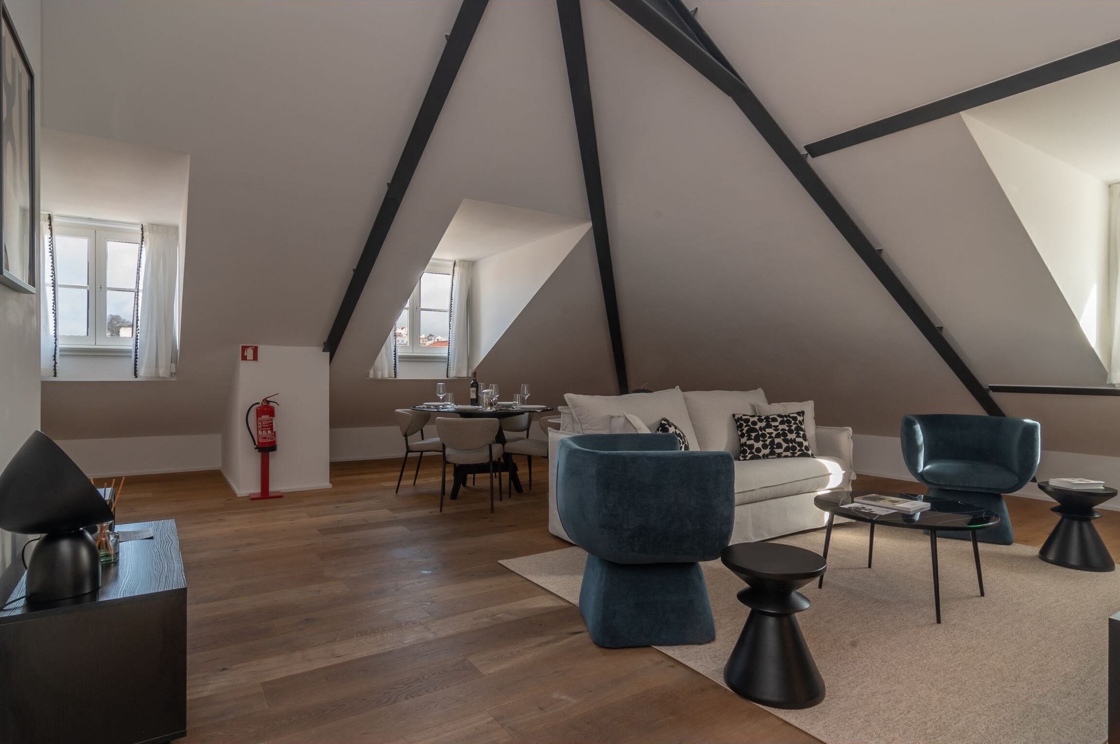 Ando Living Townhouse - Santa Justa 77