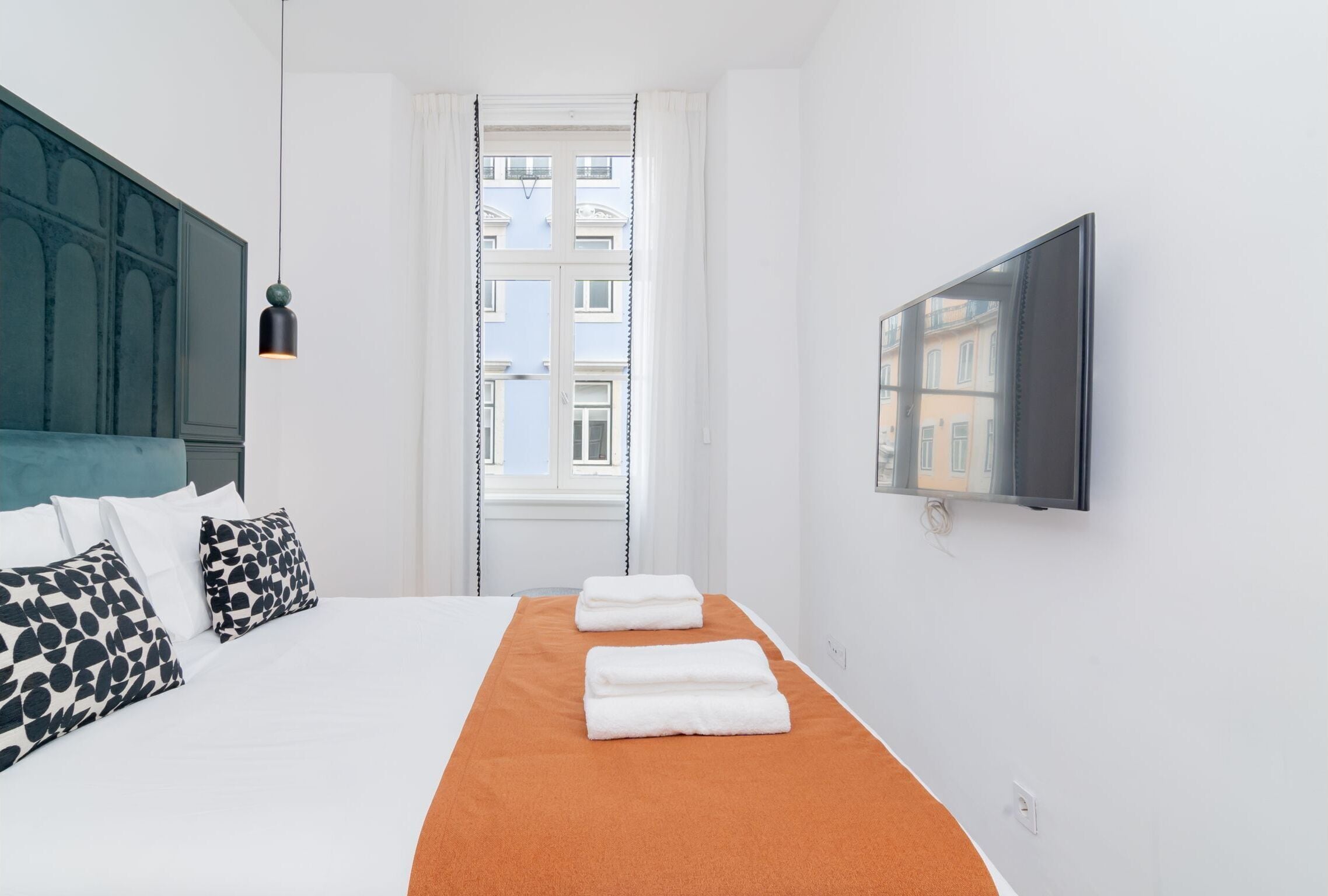 Ando Living Townhouse - Santa Justa 77