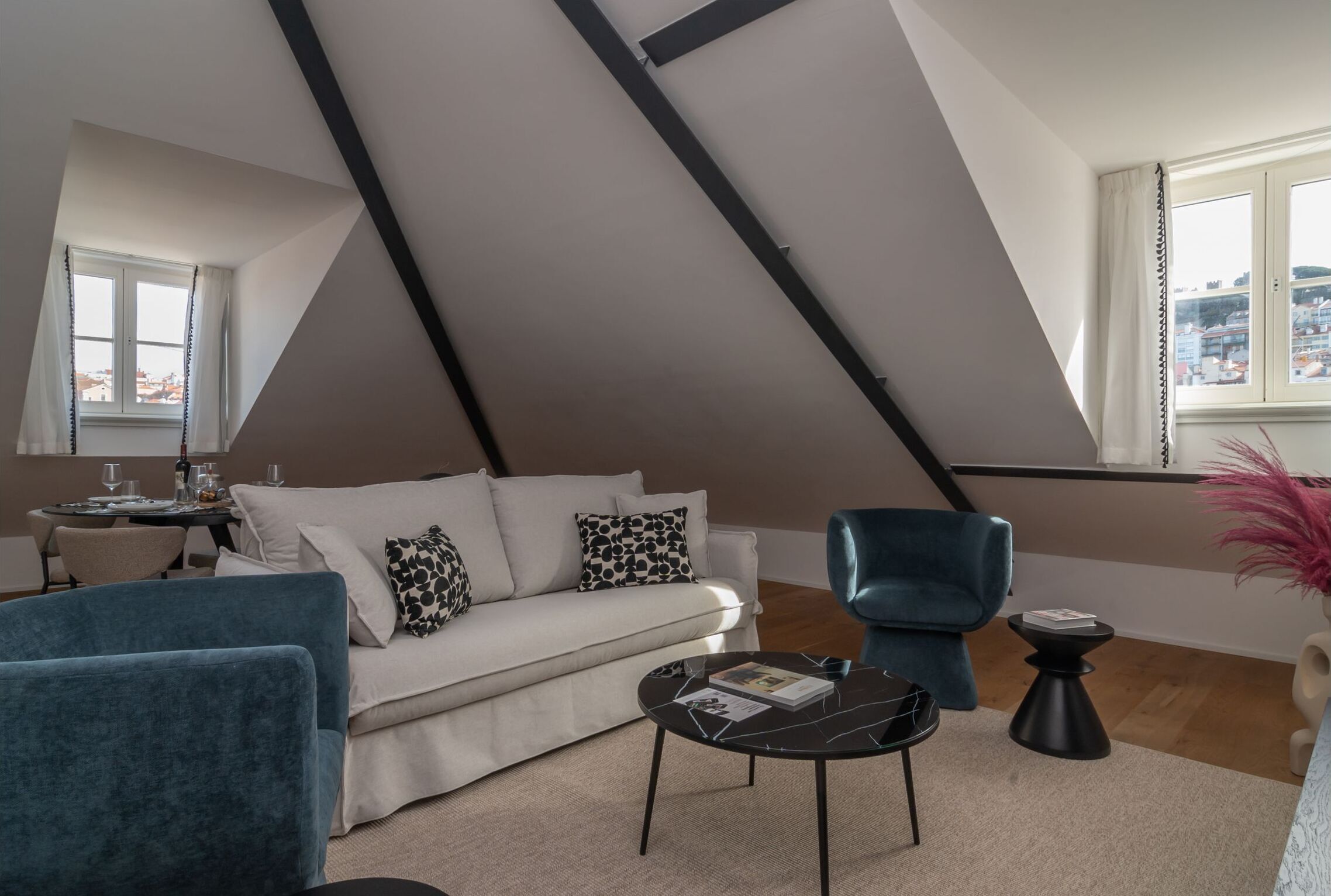 Ando Living Townhouse - Santa Justa 77