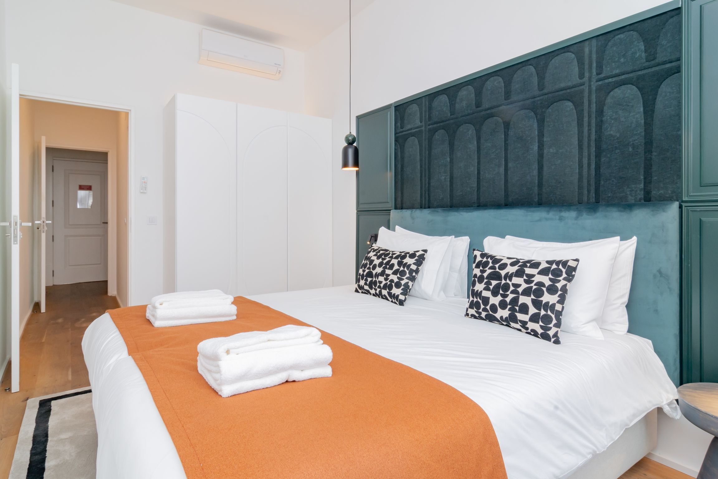 Ando Living Townhouse - Santa Justa 77