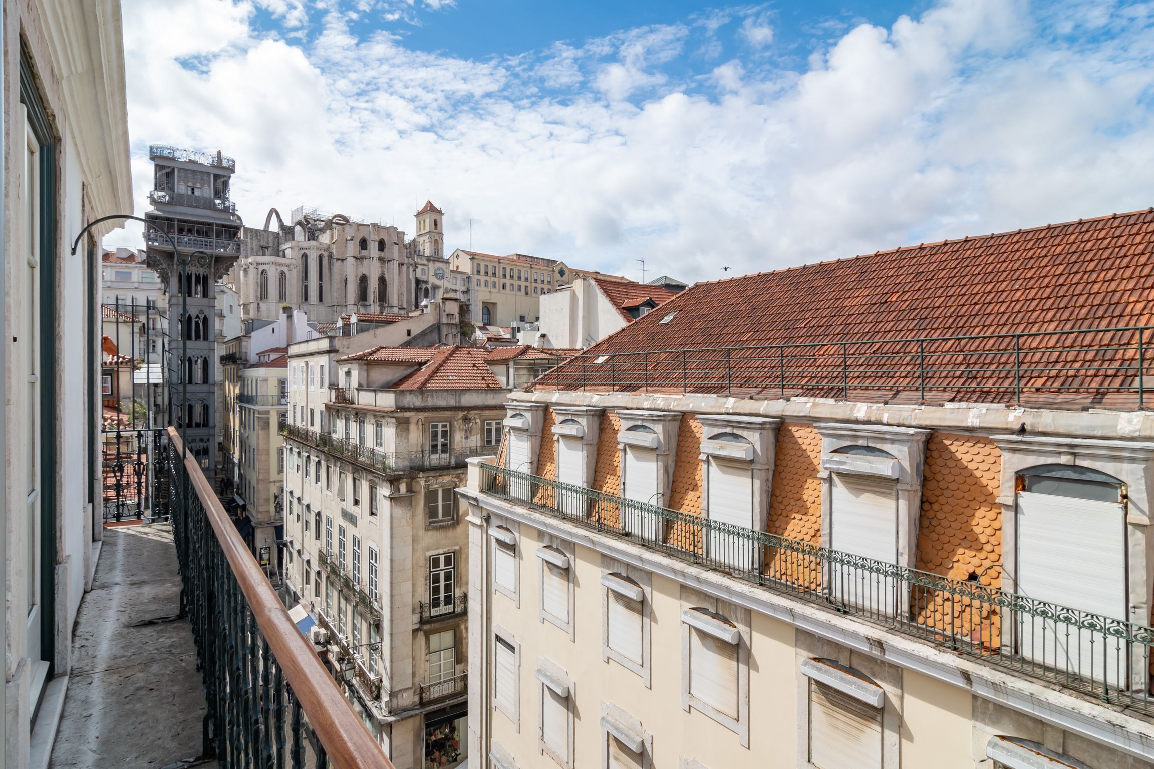 Ando Living Townhouse - Santa Justa 77