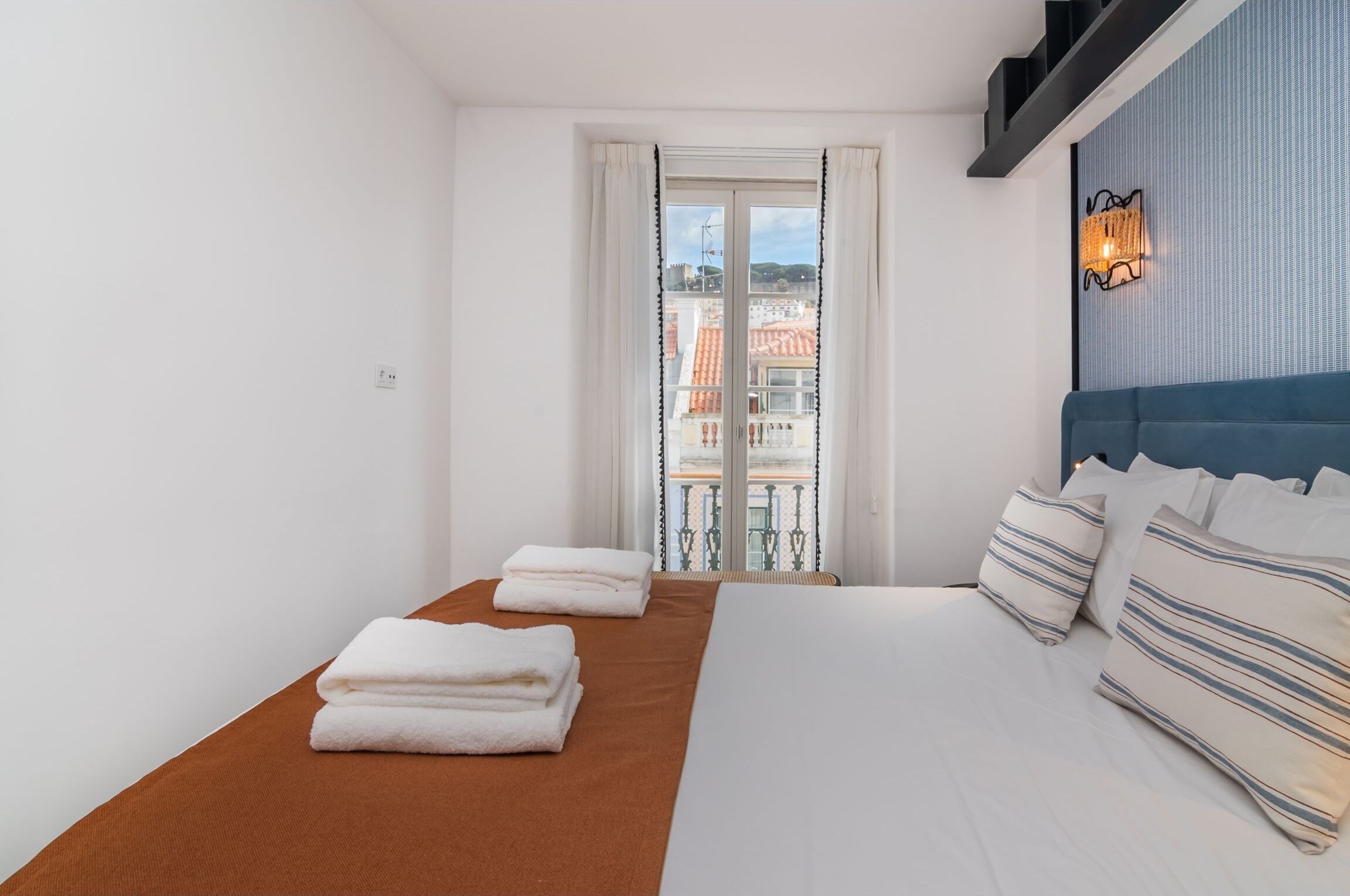 Ando Living Townhouse - Santa Justa 77