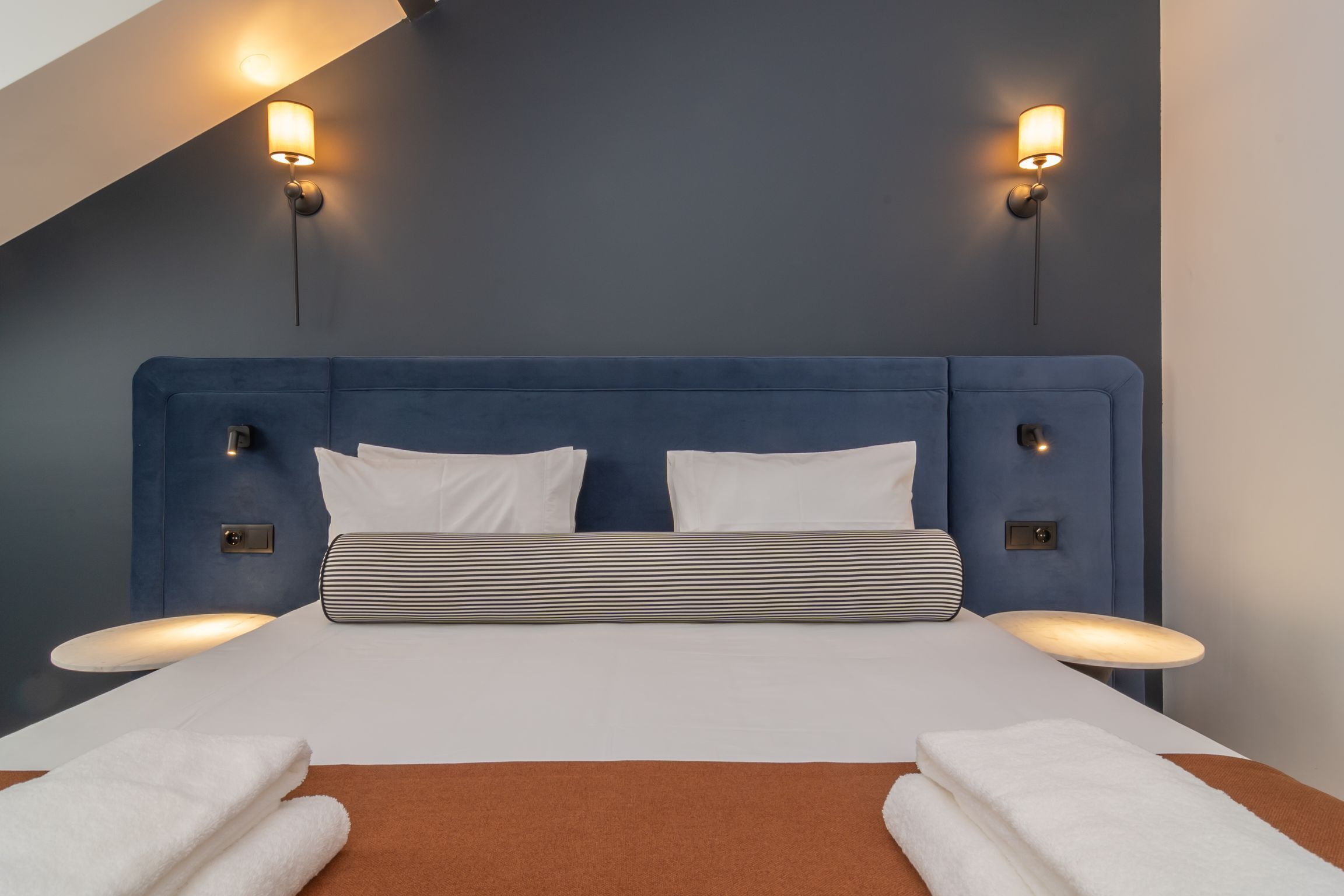 Ando Living Townhouse - Santa Justa 77