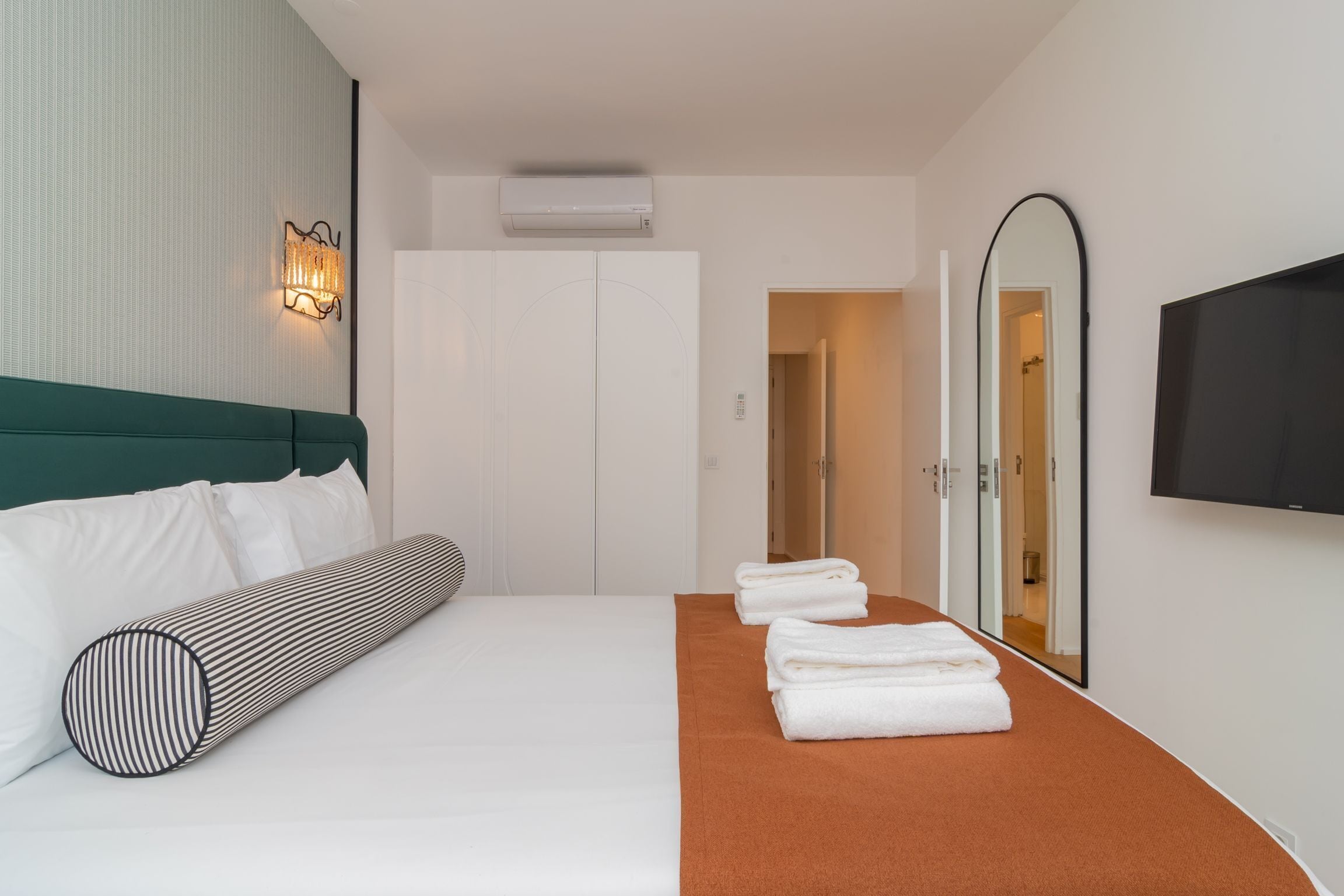 Ando Living Townhouse - Santa Justa 77
