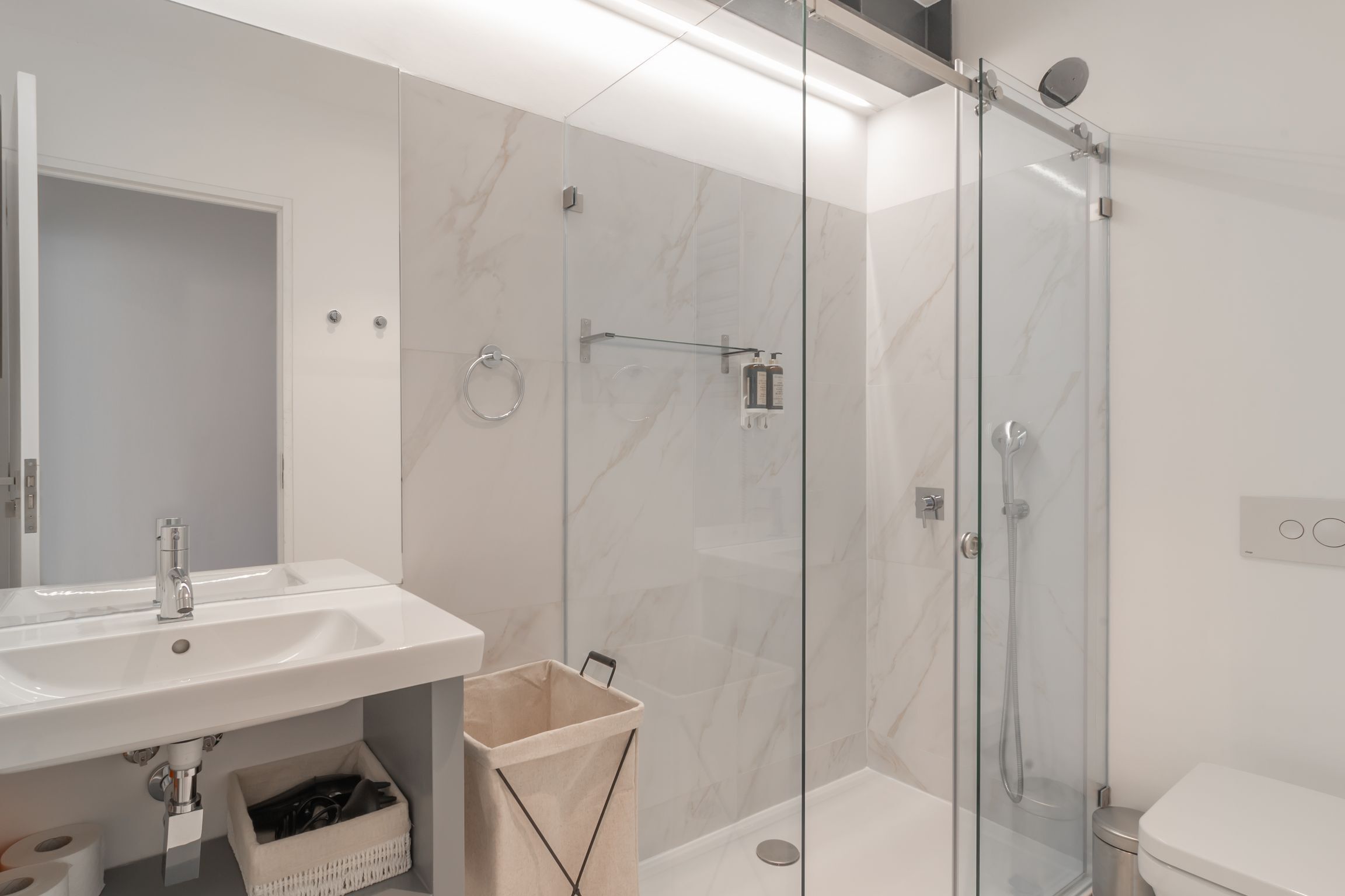 Ando Living Townhouse - Santa Justa 77