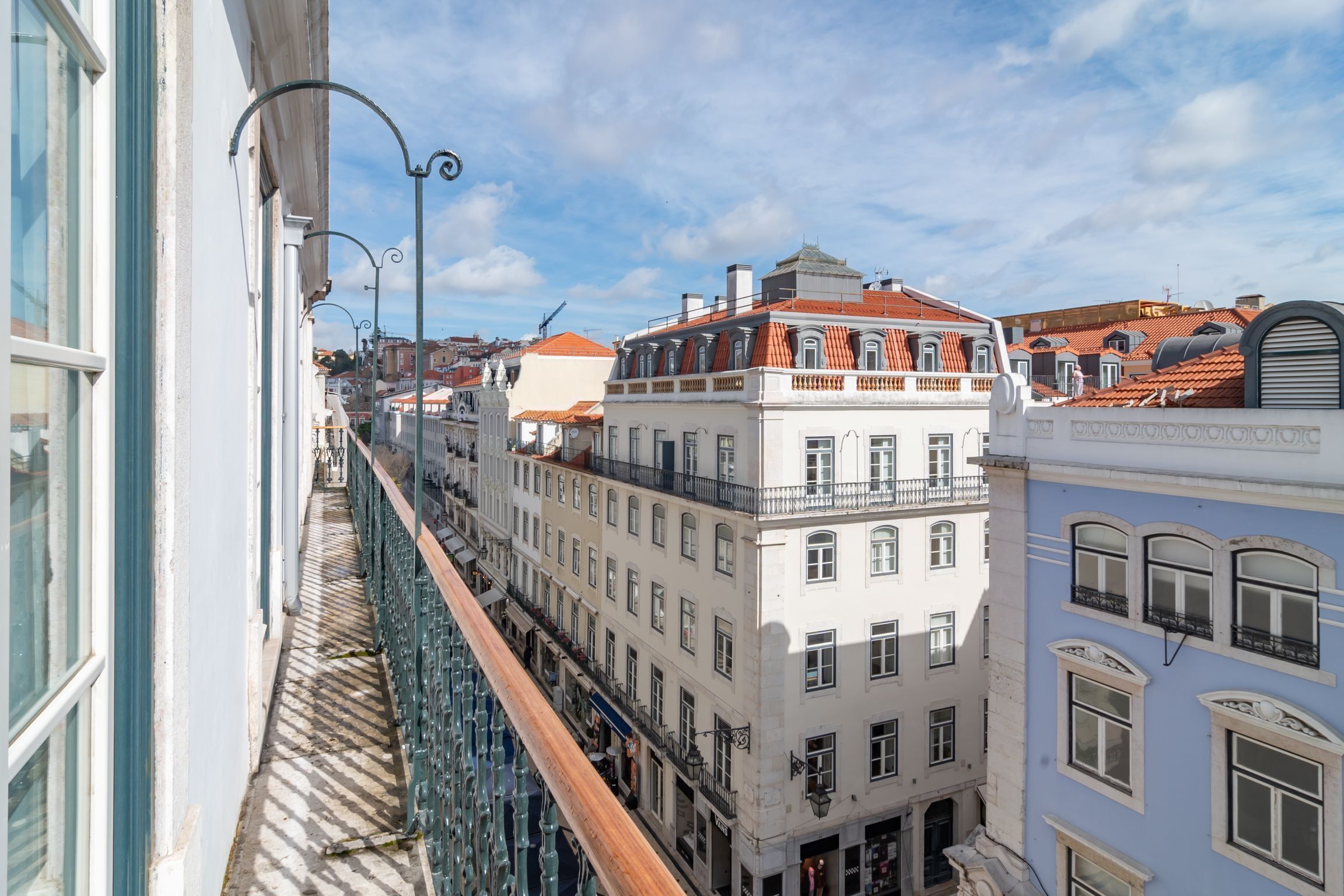 Ando Living Townhouse - Santa Justa 77