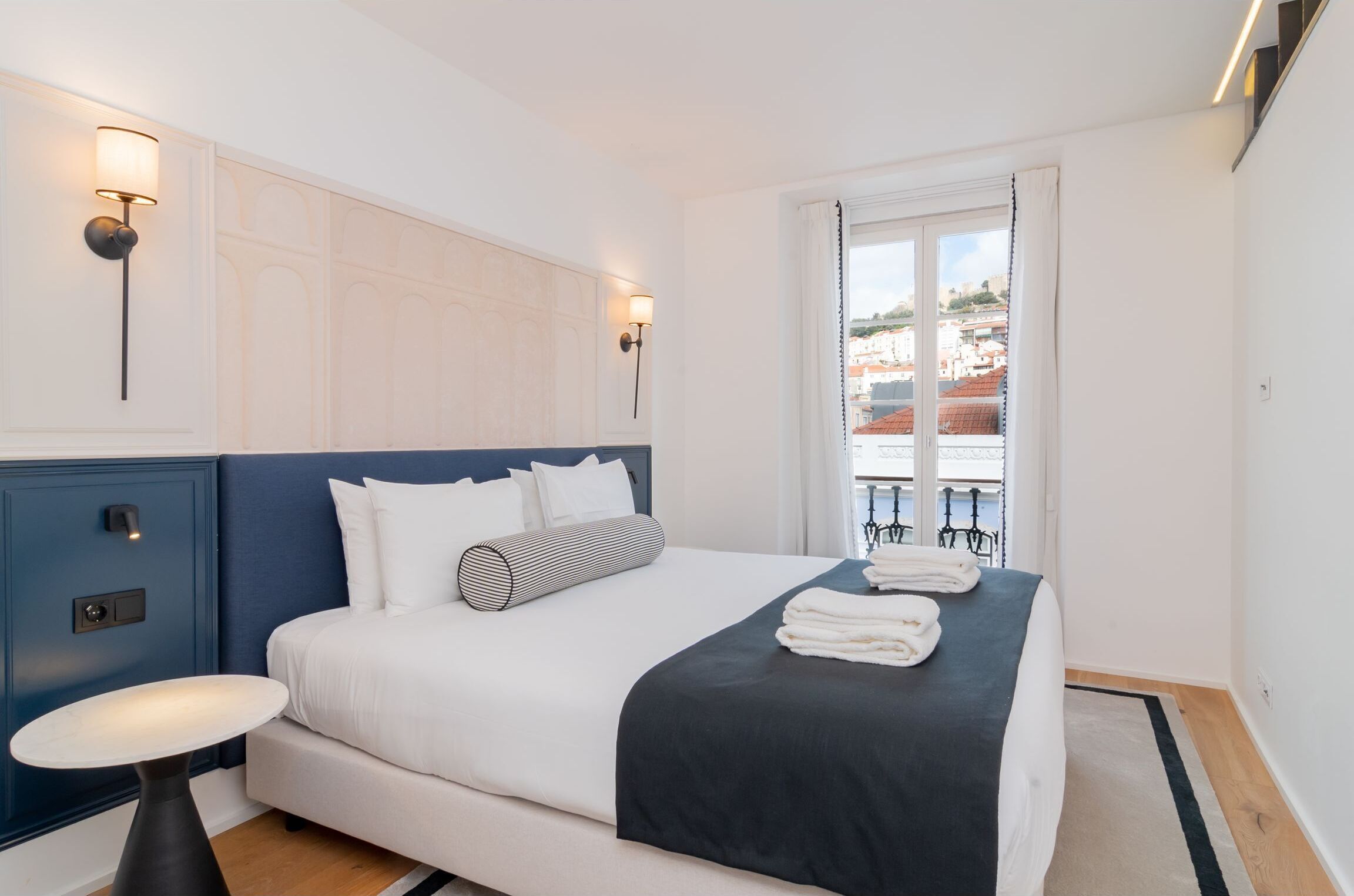 Ando Living Townhouse - Santa Justa 77