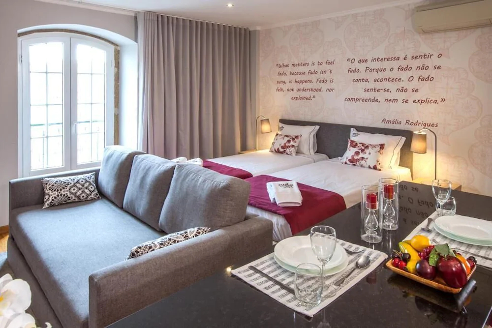 Famous Crows Guest House