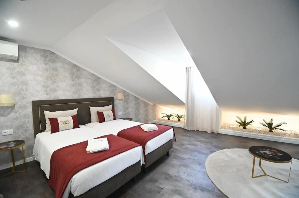 Famous Crows Guest House