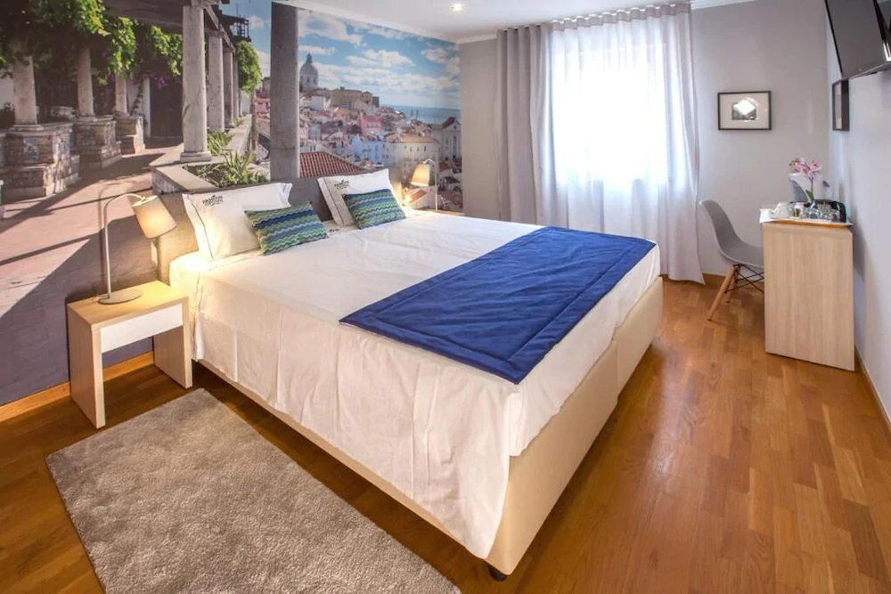 Famous Crows Guest House
