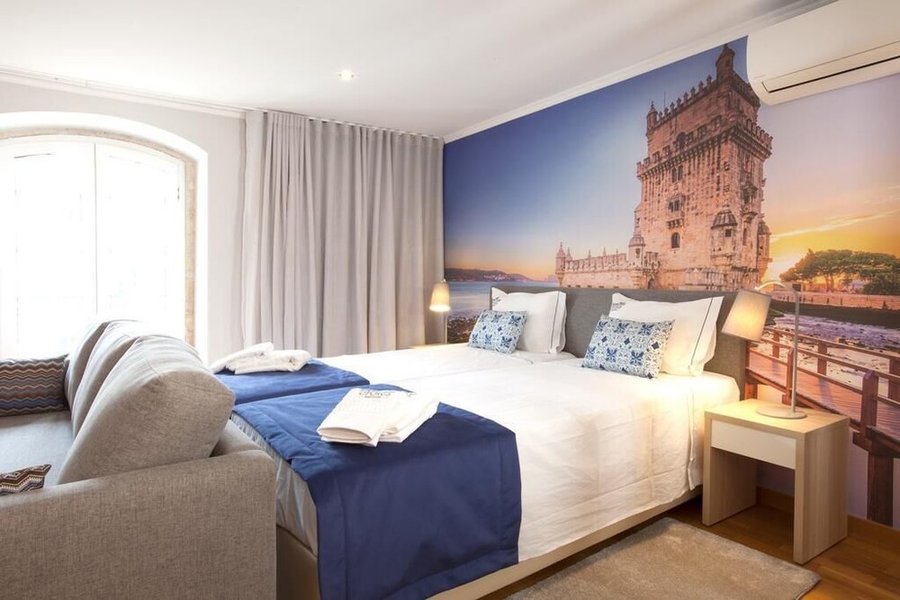 Famous Crows Guest House