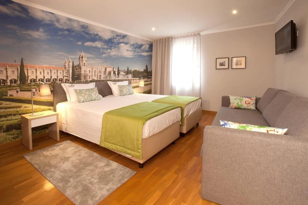 Famous Crows Guest House