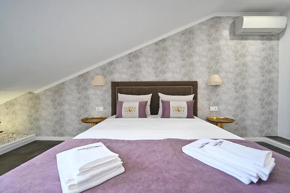Famous Crows Guest House
