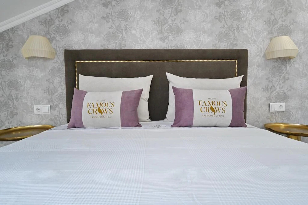 Famous Crows Guest House