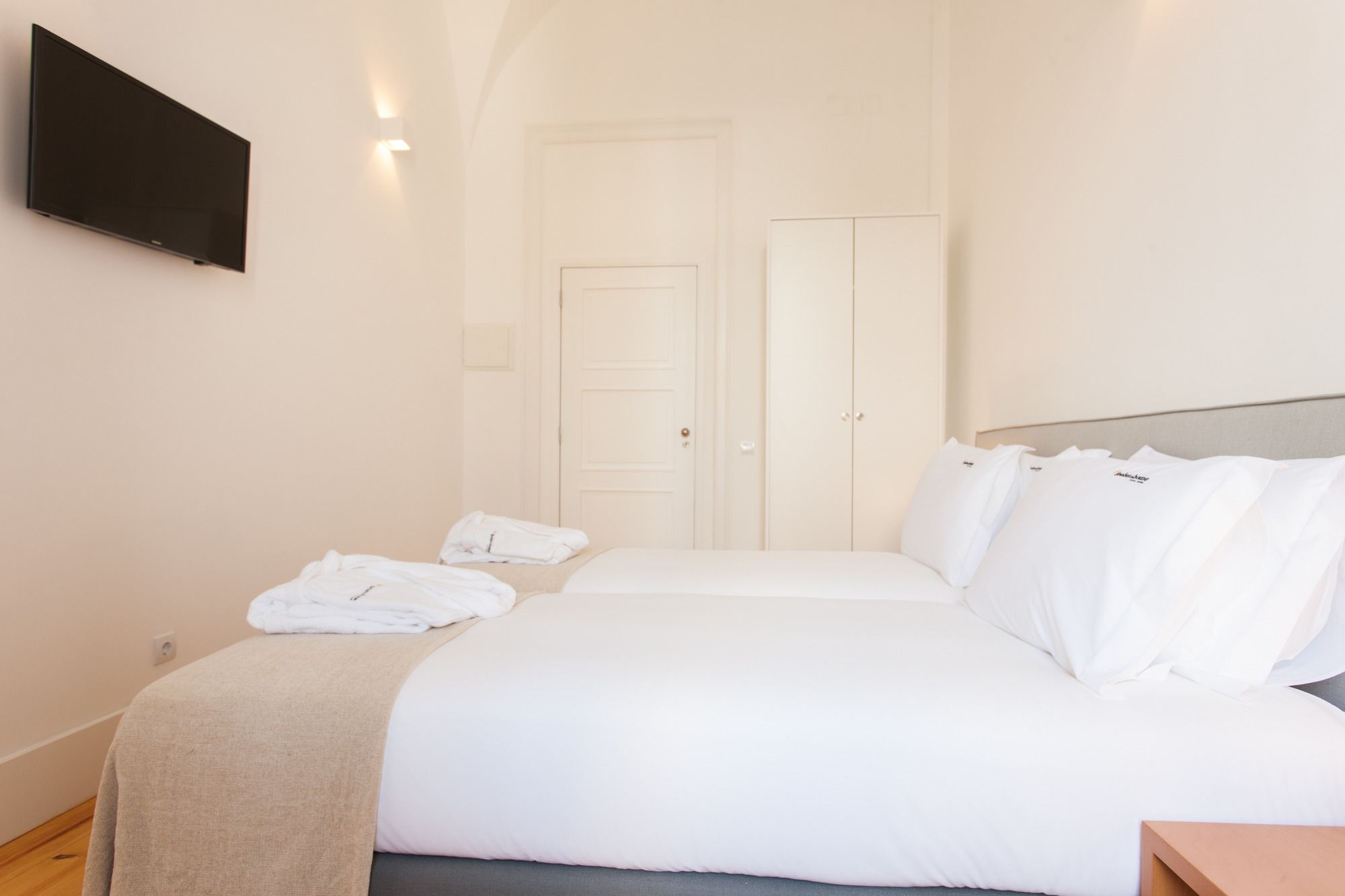 Feels Like Home Chiado Prime Suites Feels Like Home Chiado Prime Suites