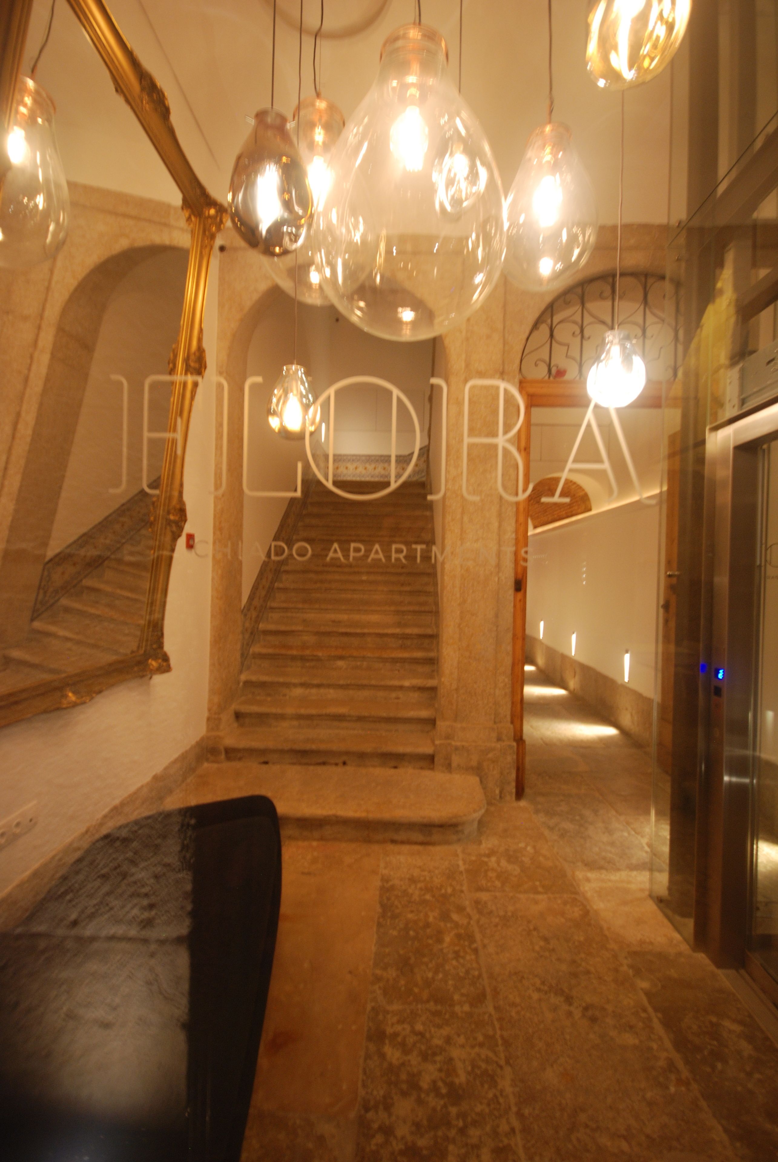 Flora Chiado Apartments