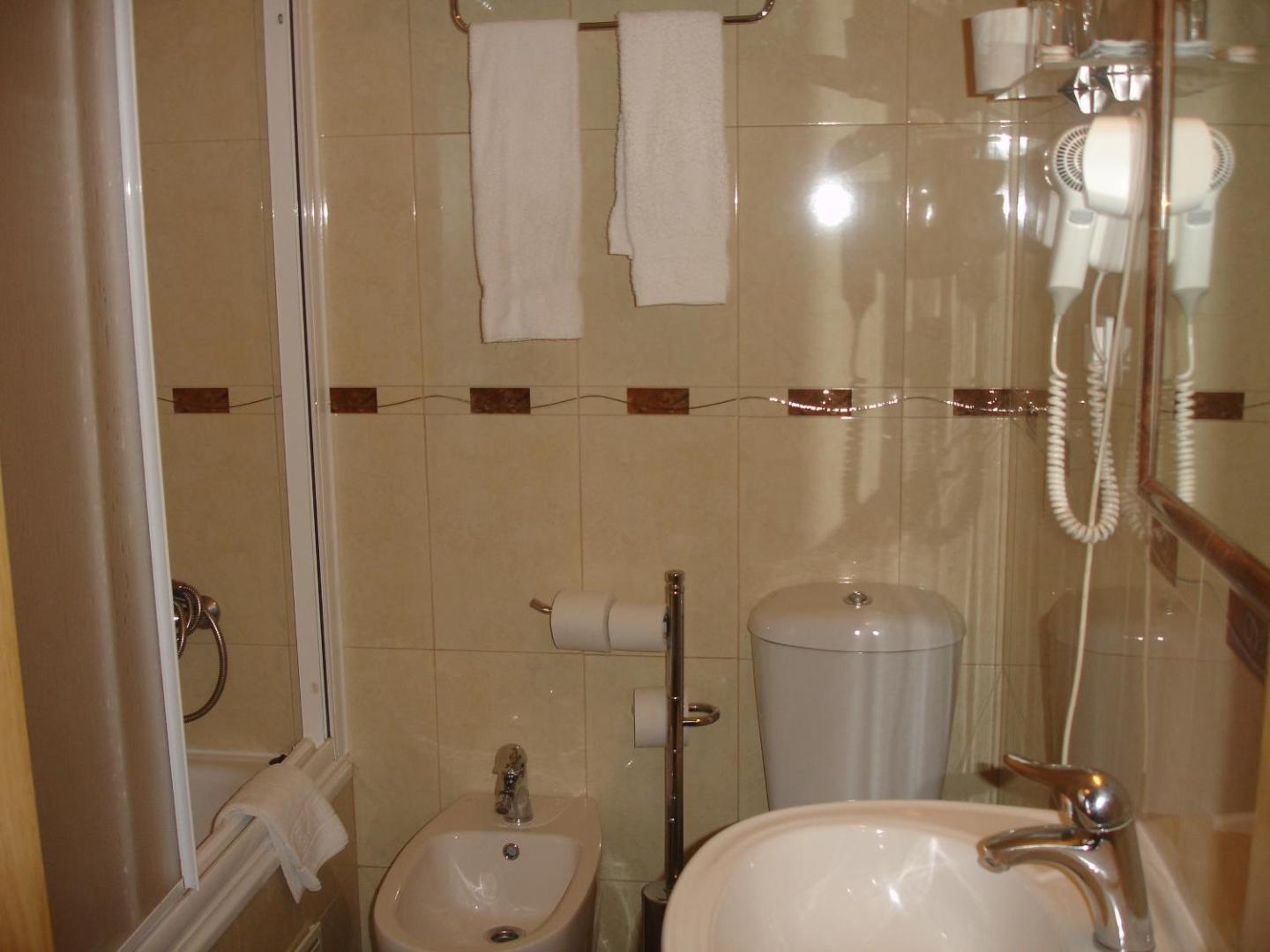 Grande Pensão Residencial Alcobia