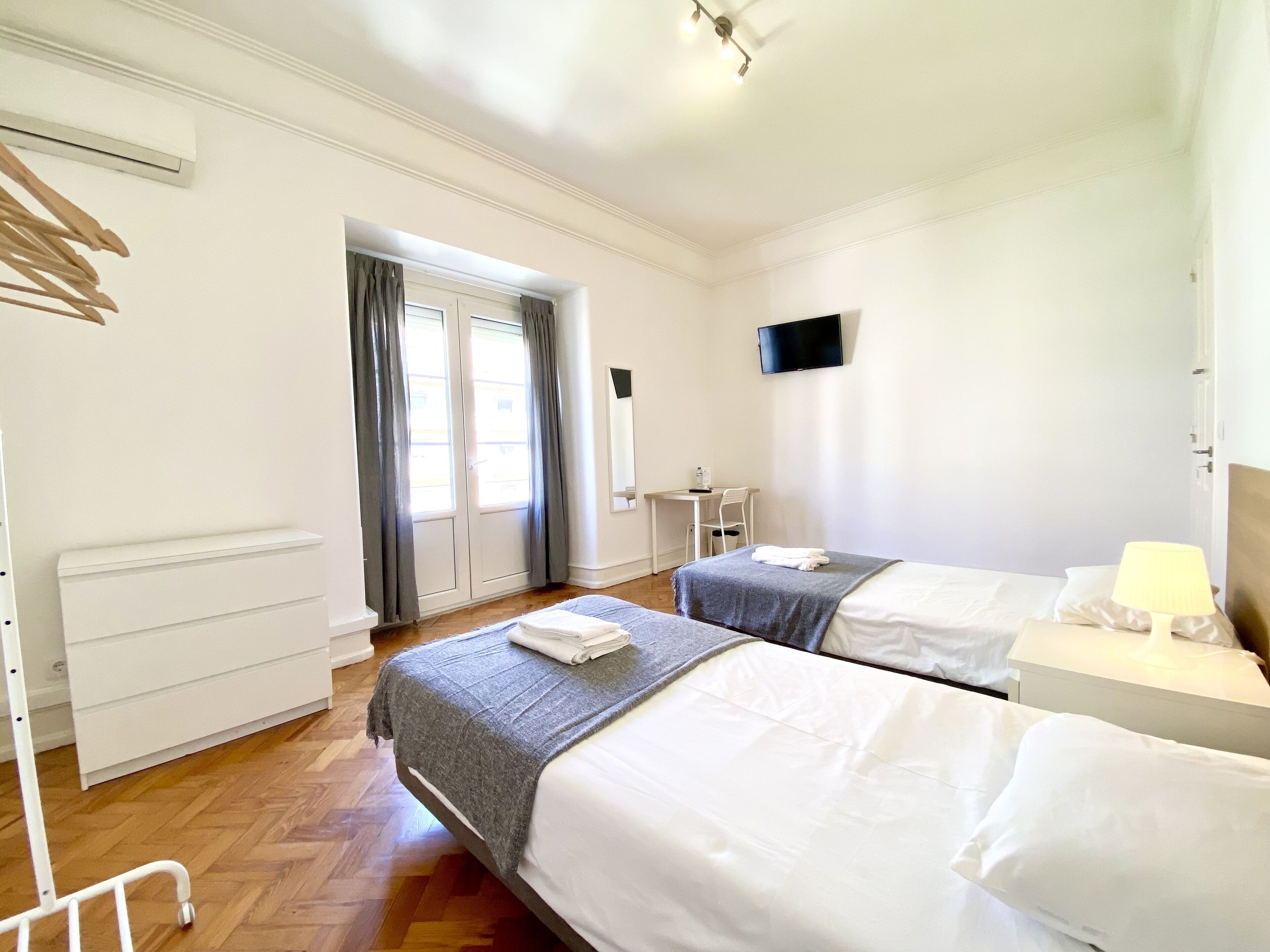 Home Out Rooms & Apartments