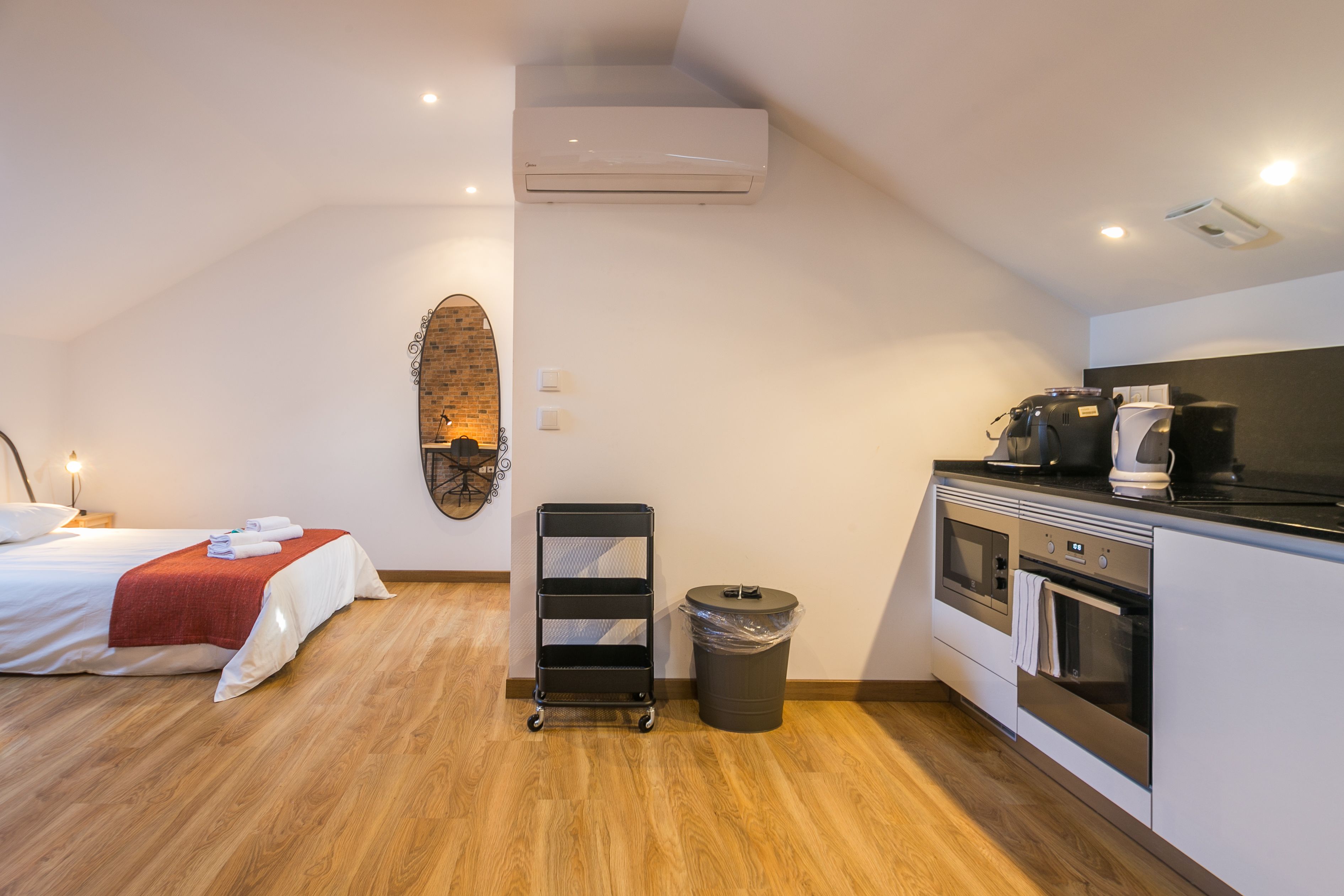 Home Out Rooms & Apartments