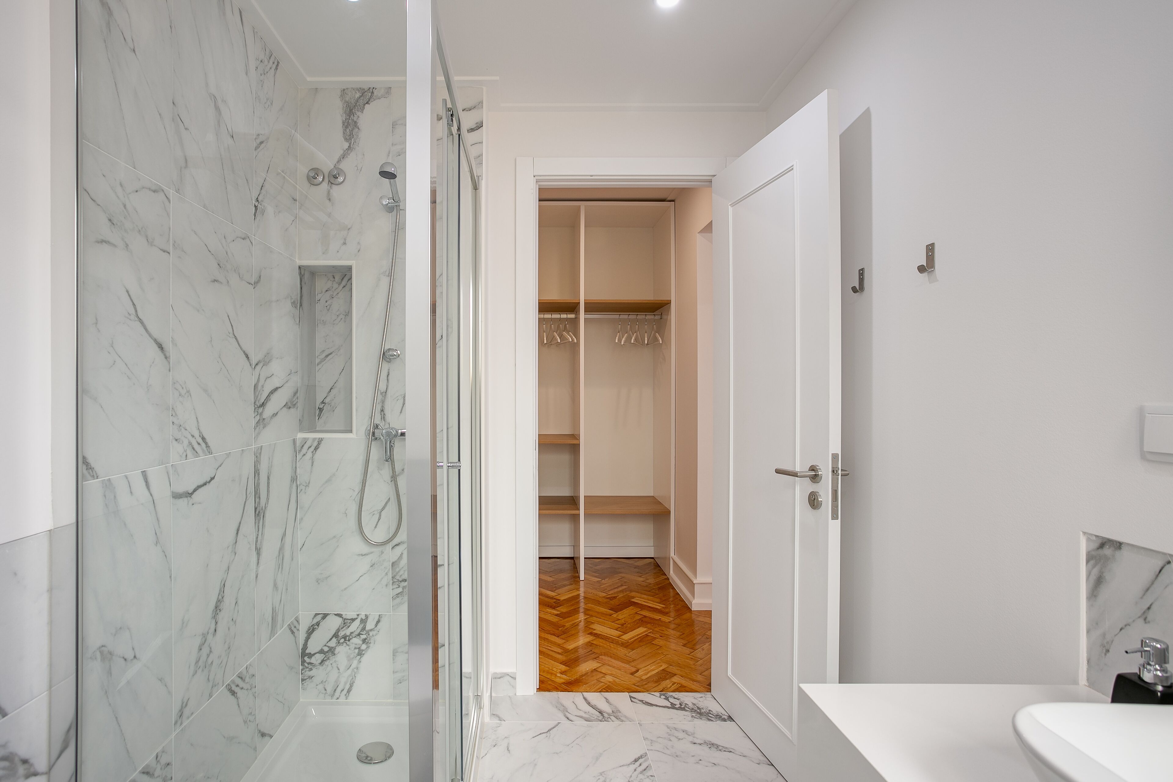 Home Out Rooms & Apartments