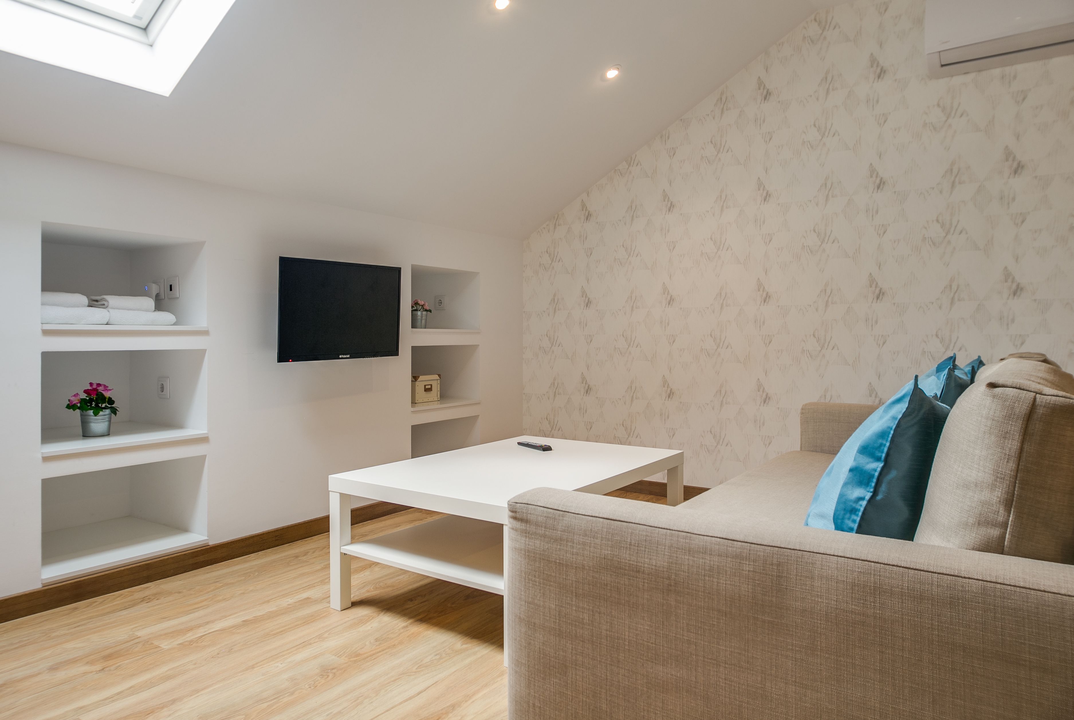 Home Out Rooms & Apartments