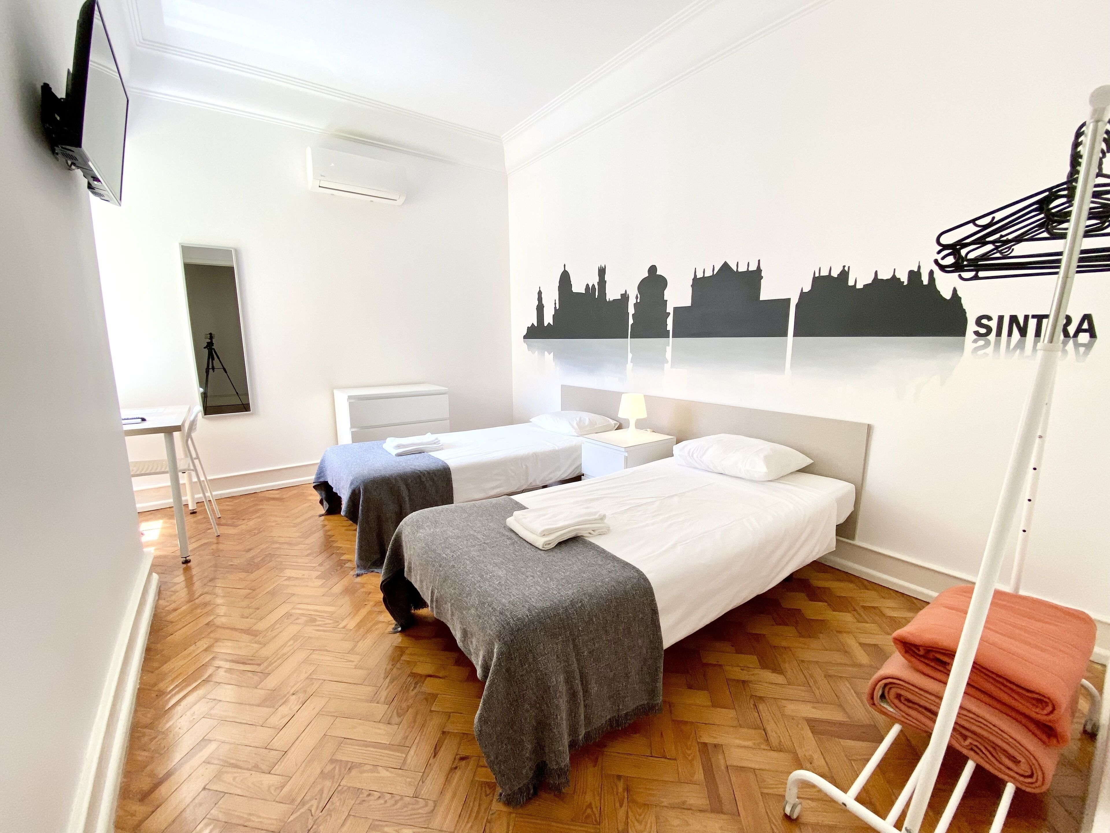 Home Out Rooms & Apartments