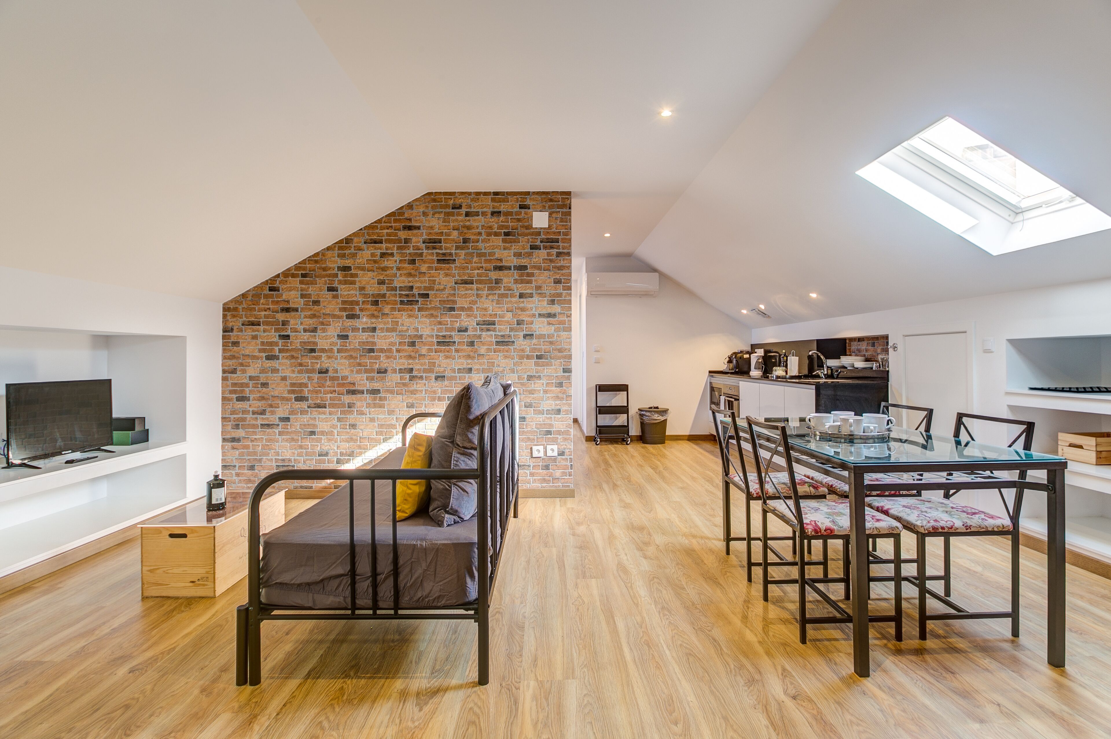 Home Out Rooms & Apartments