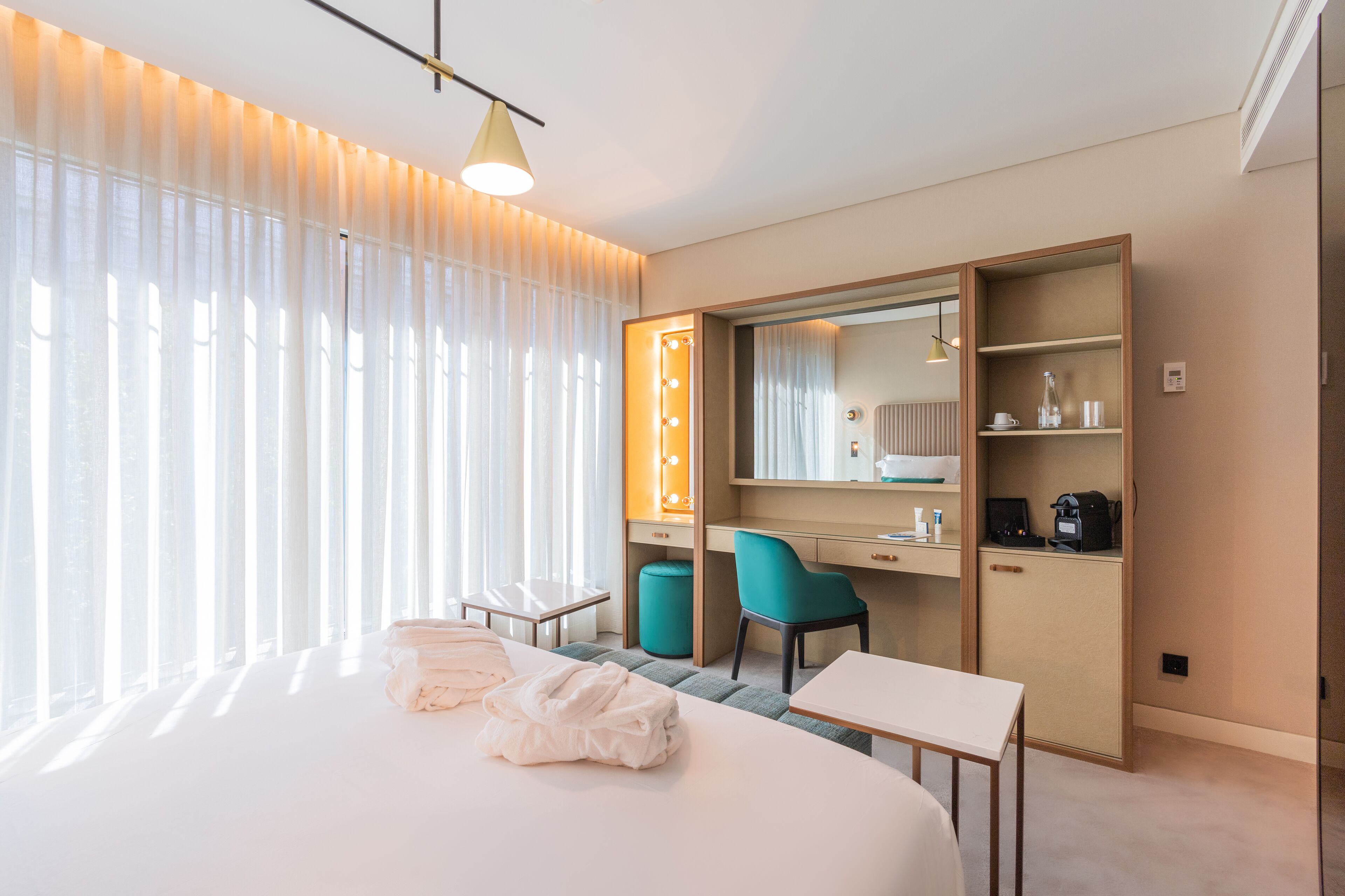 Luster Hotel