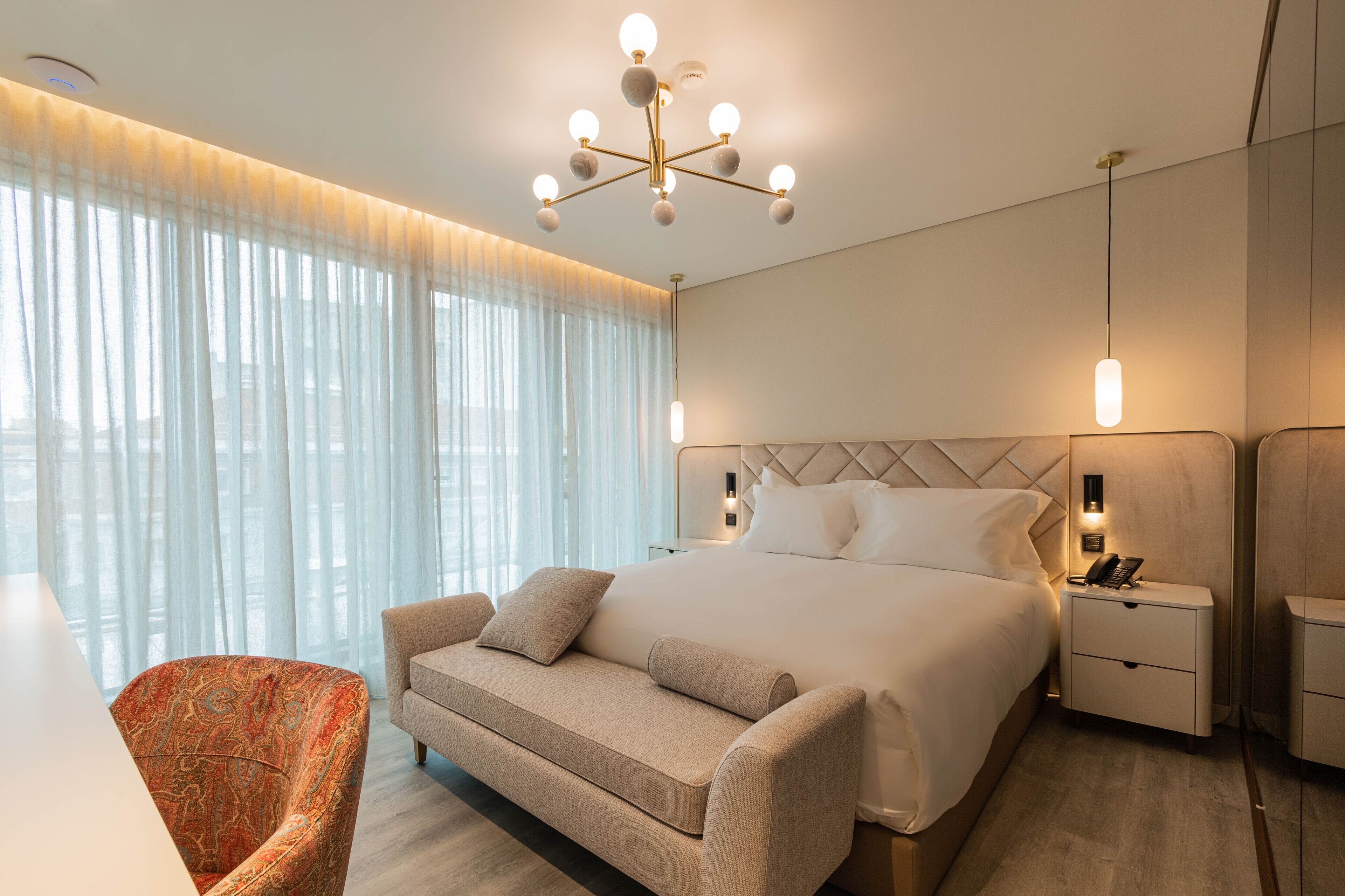 Luster Hotel
