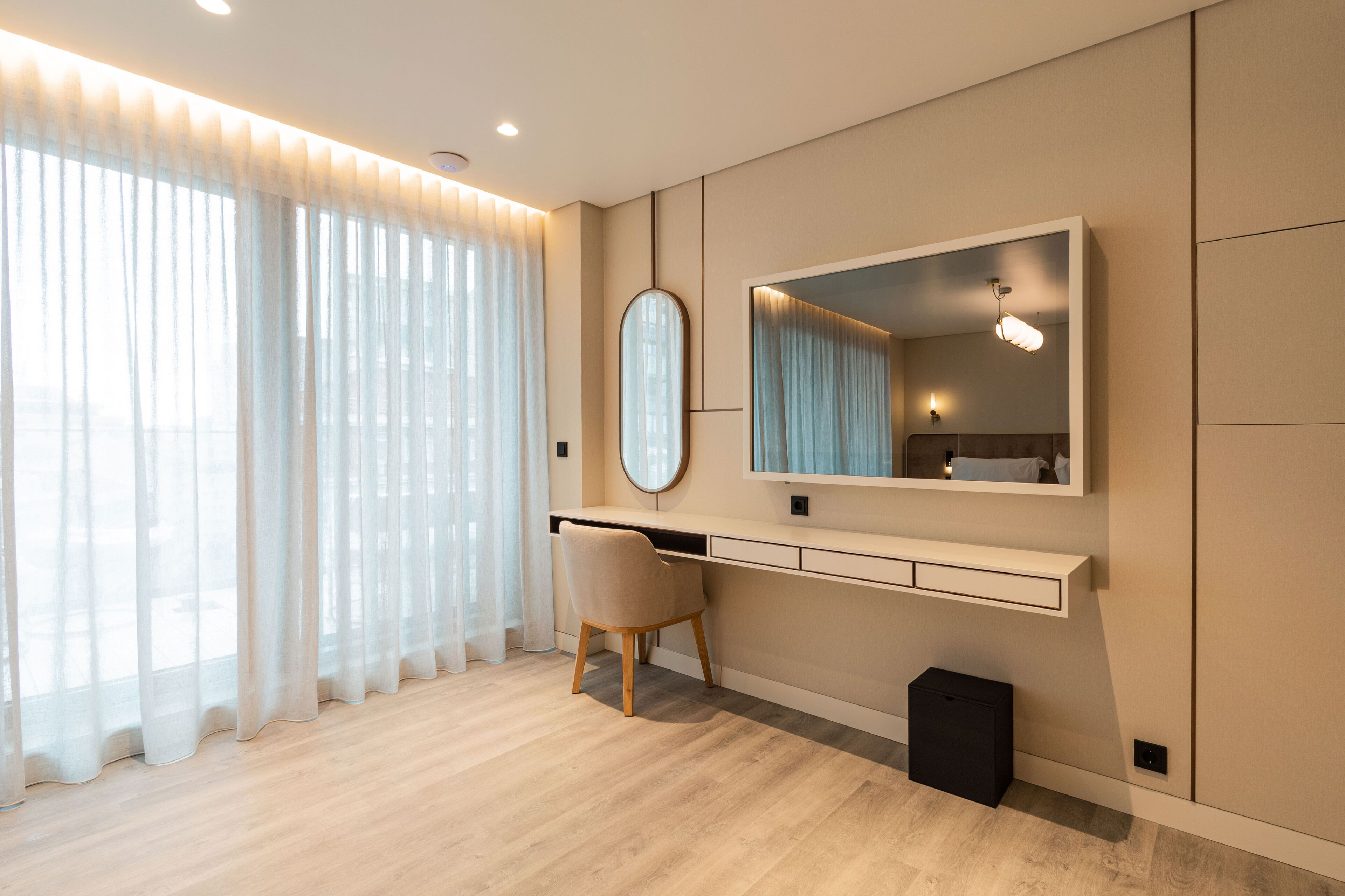 Luster Hotel
