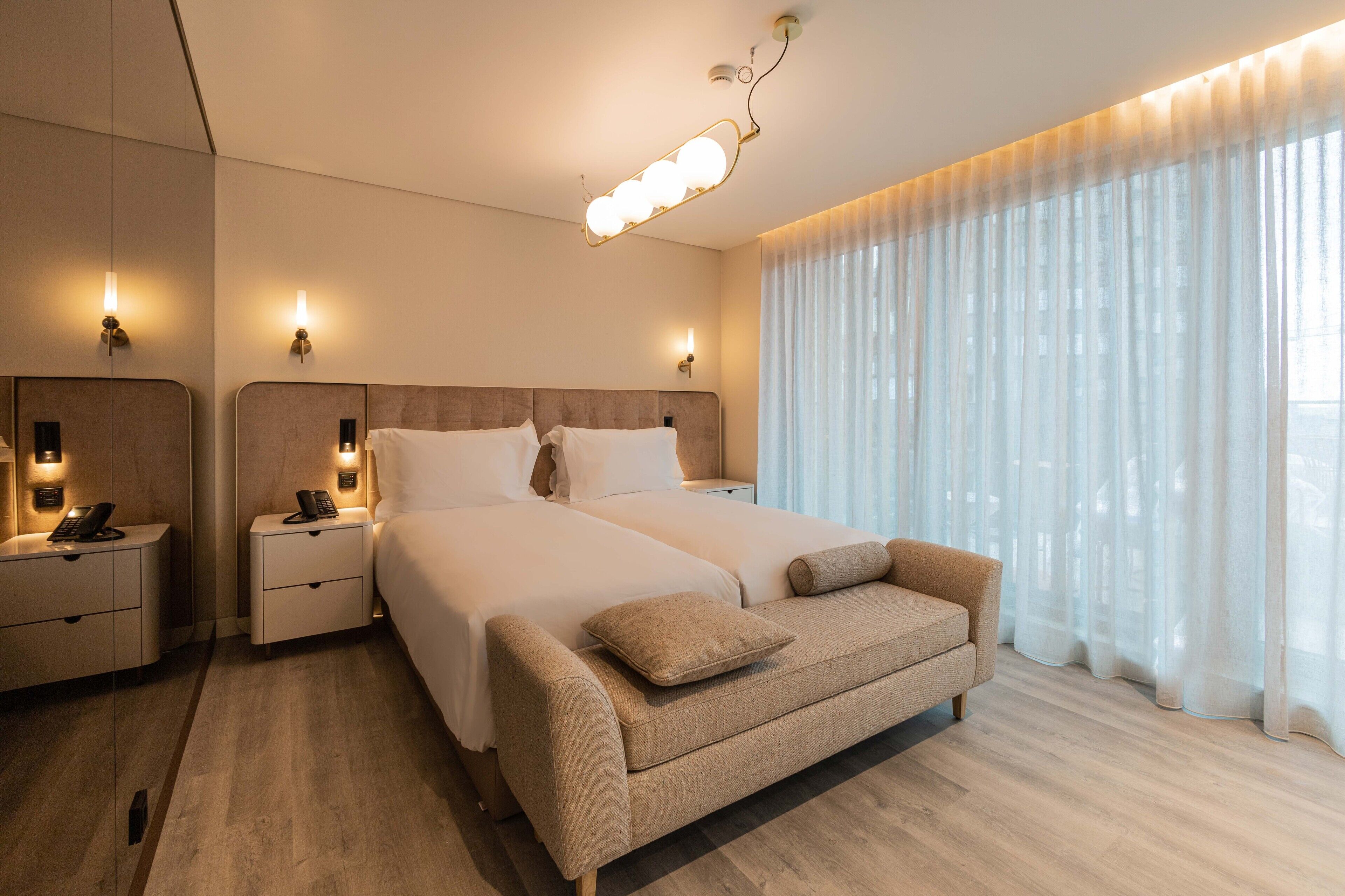 Luster Hotel