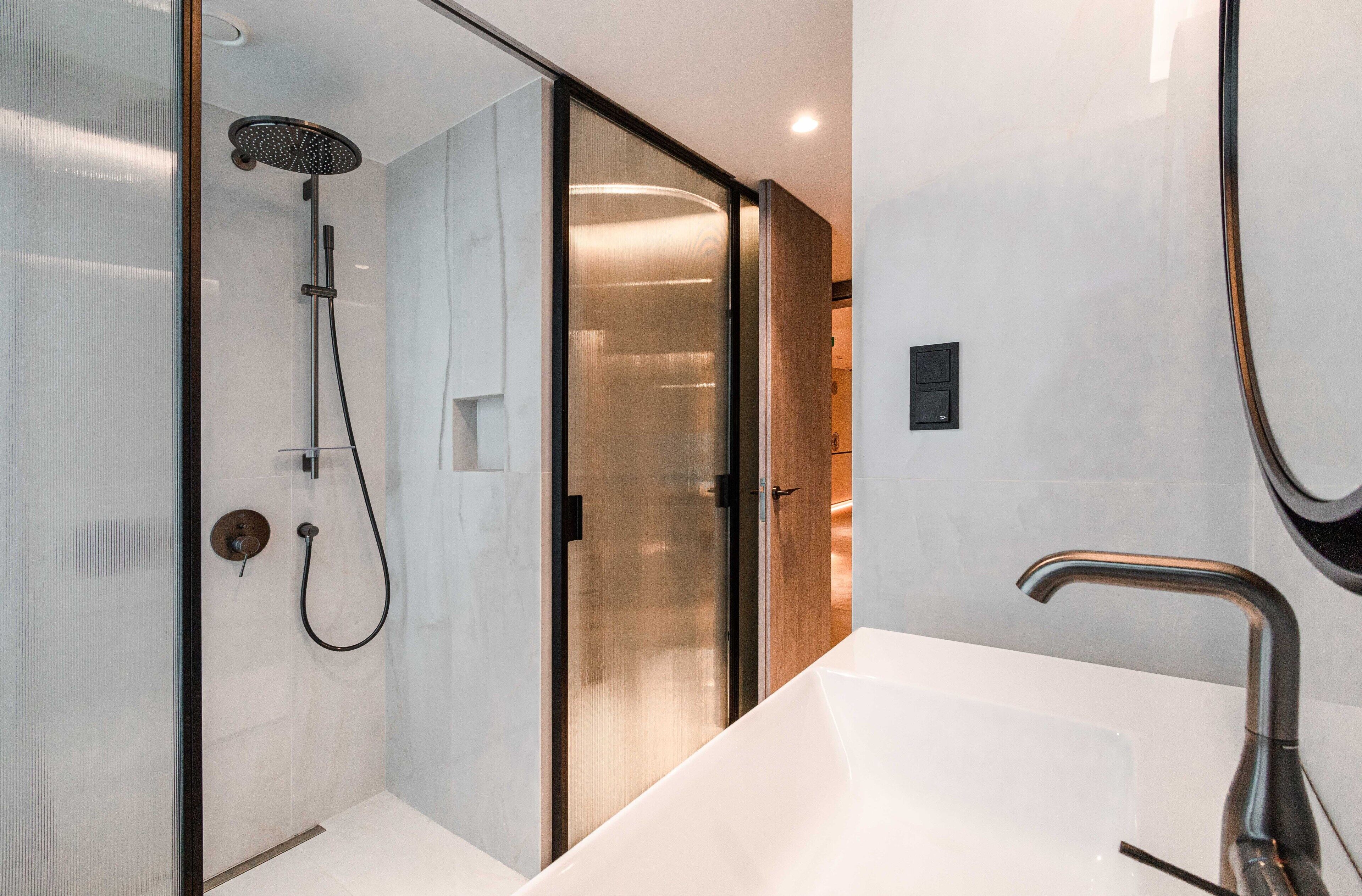 Luster Hotel