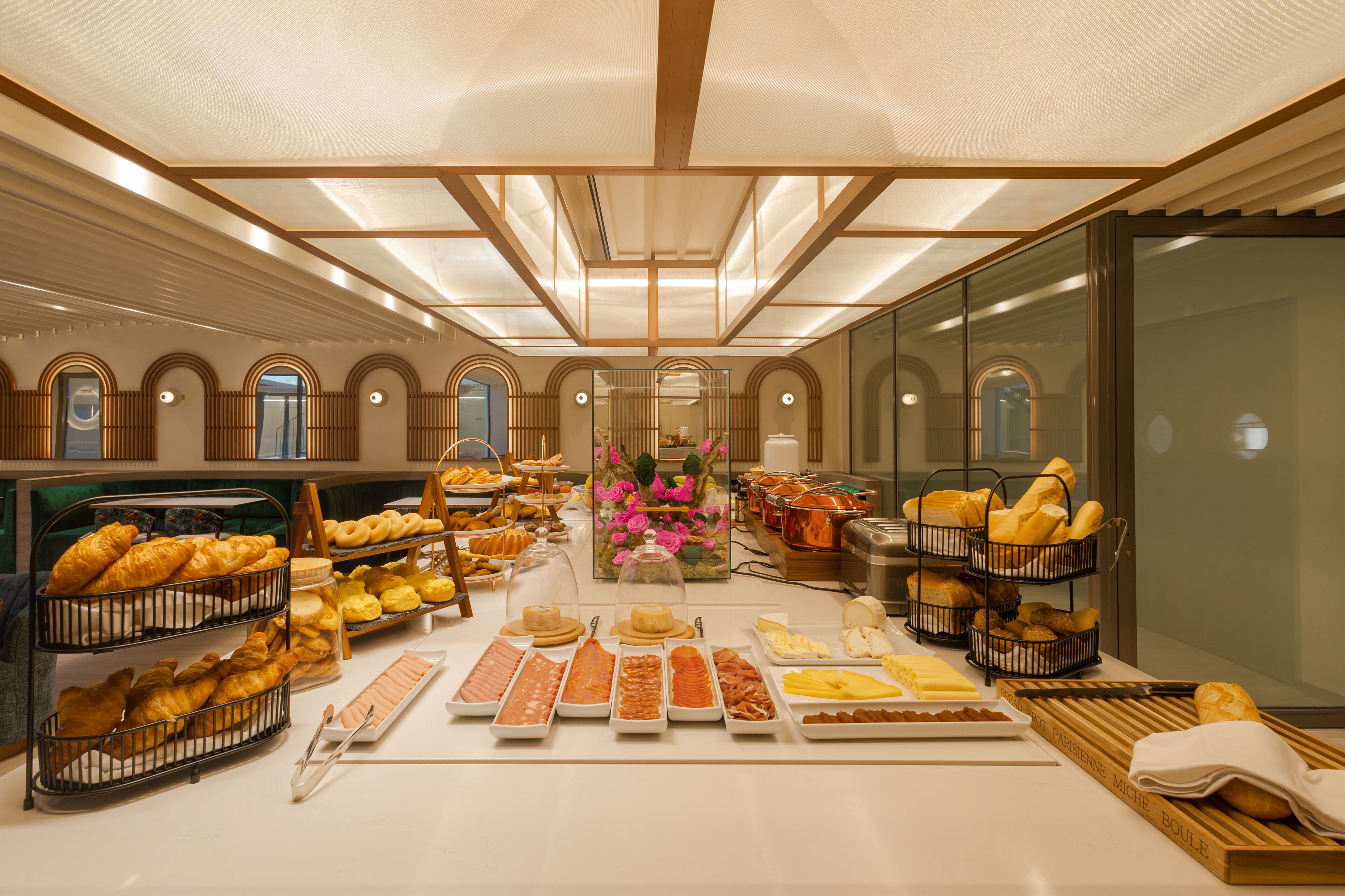 Luster Hotel