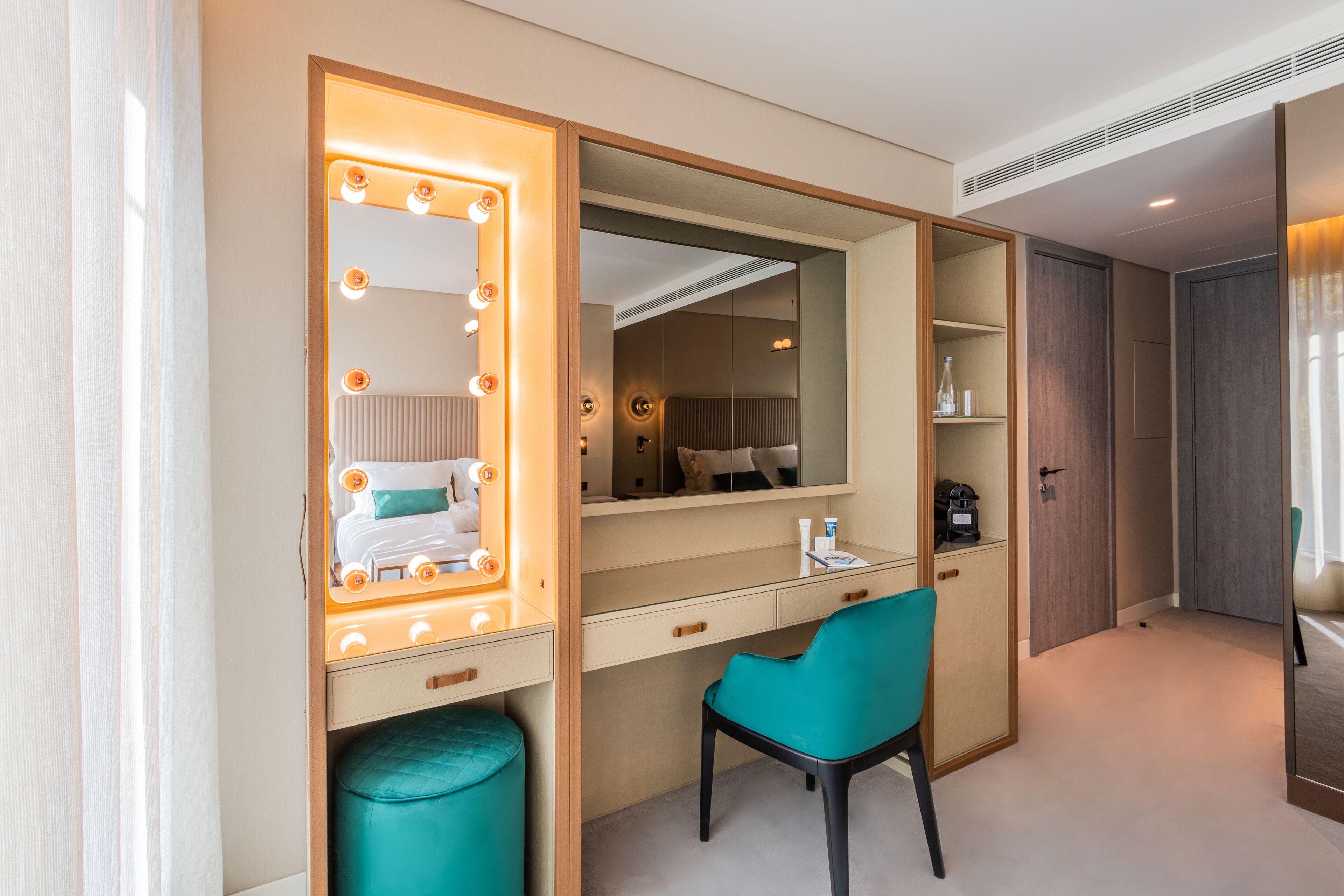Luster Hotel