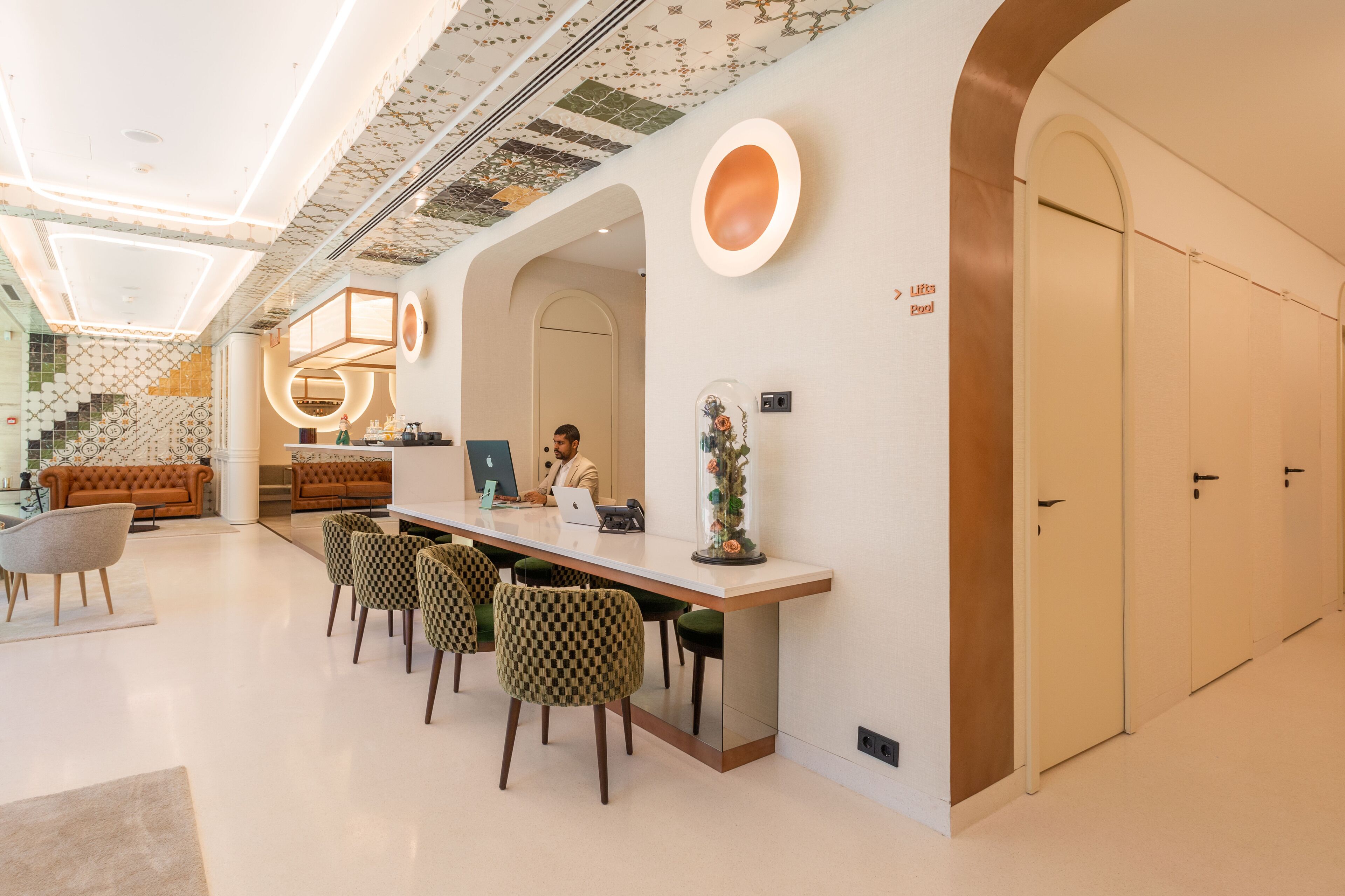 Luster Hotel