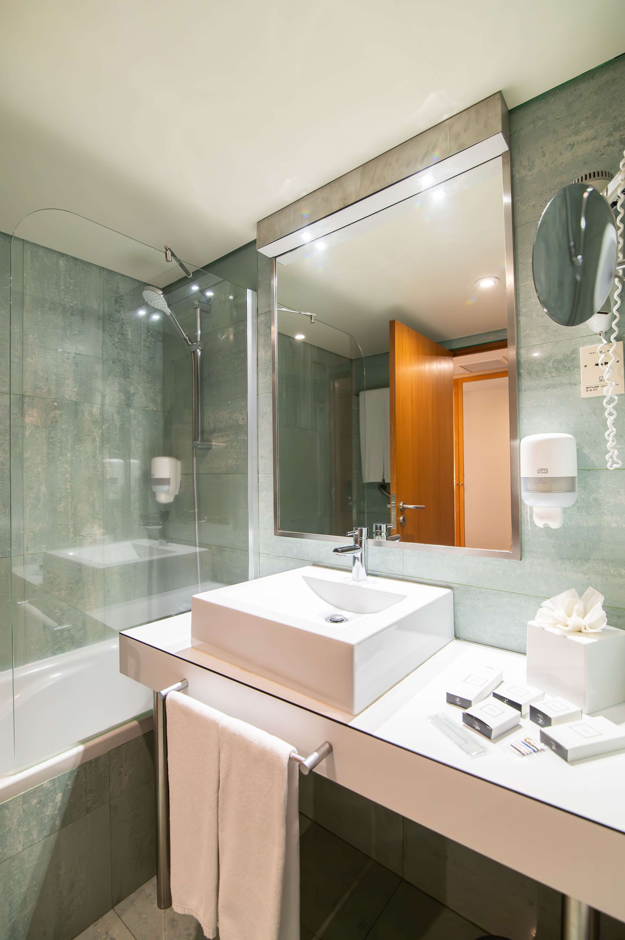 The Azoriani Boutique, Ascend Hotel Collection