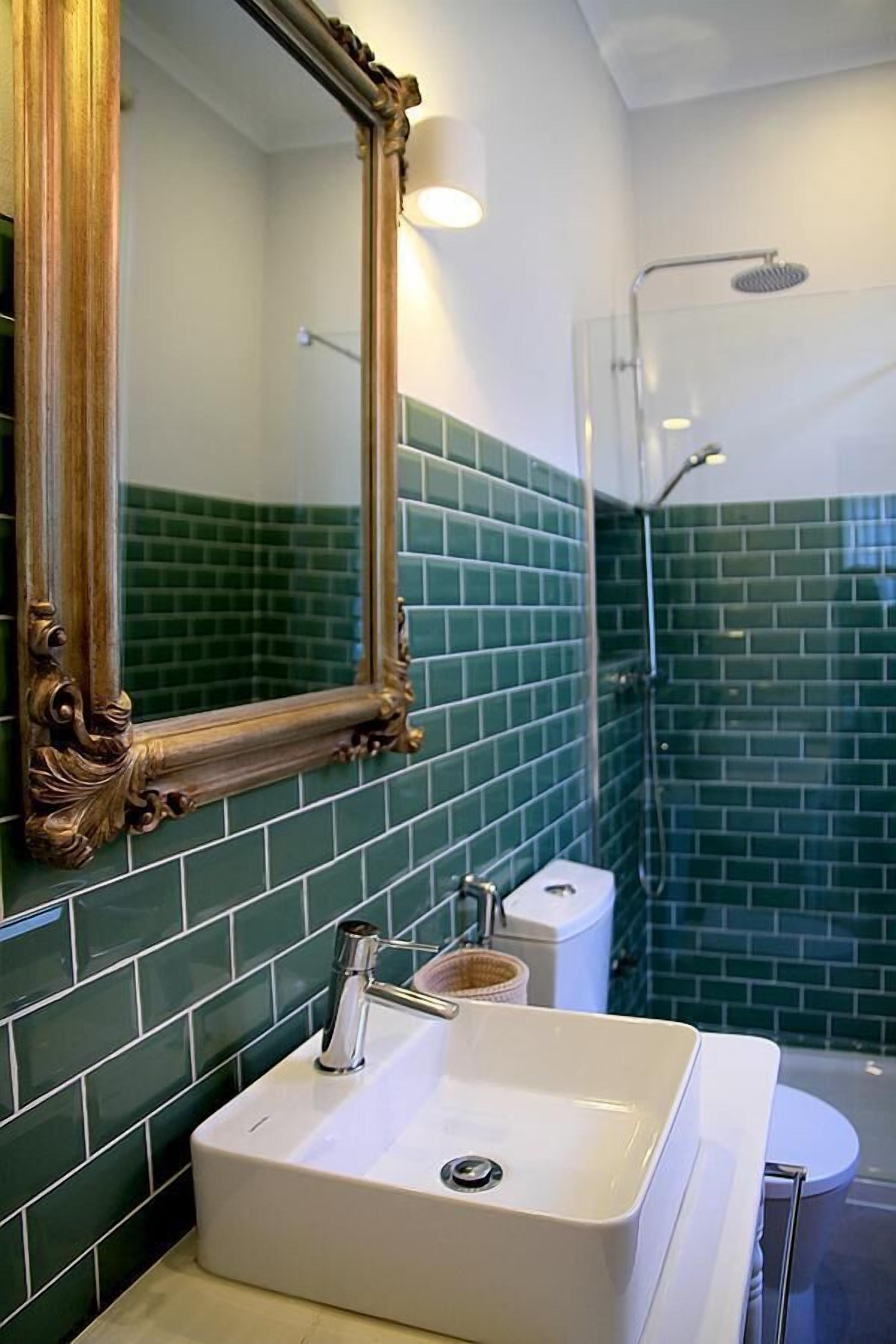 Oryza Guest House & Suites