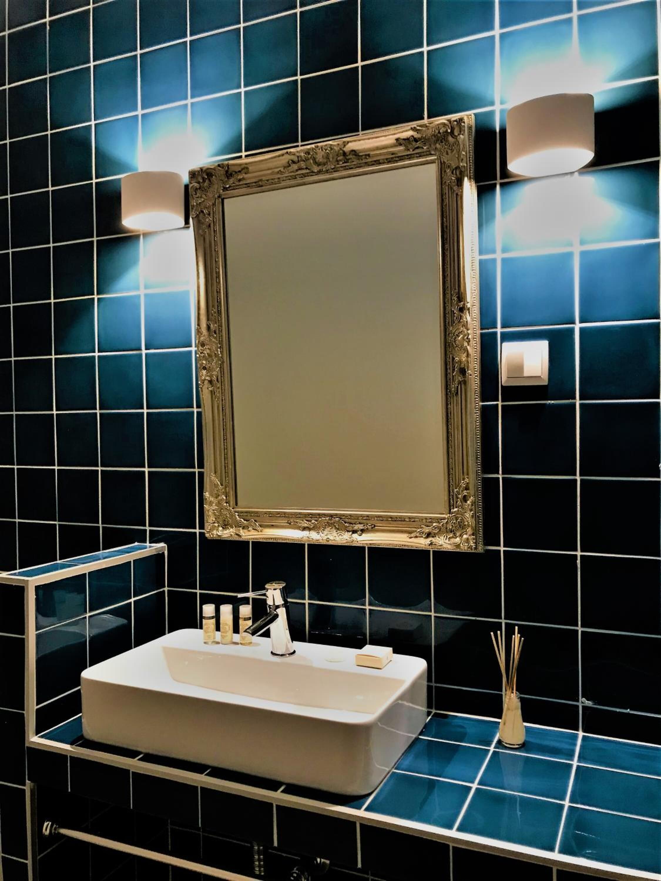 Oryza Guest House & Suites